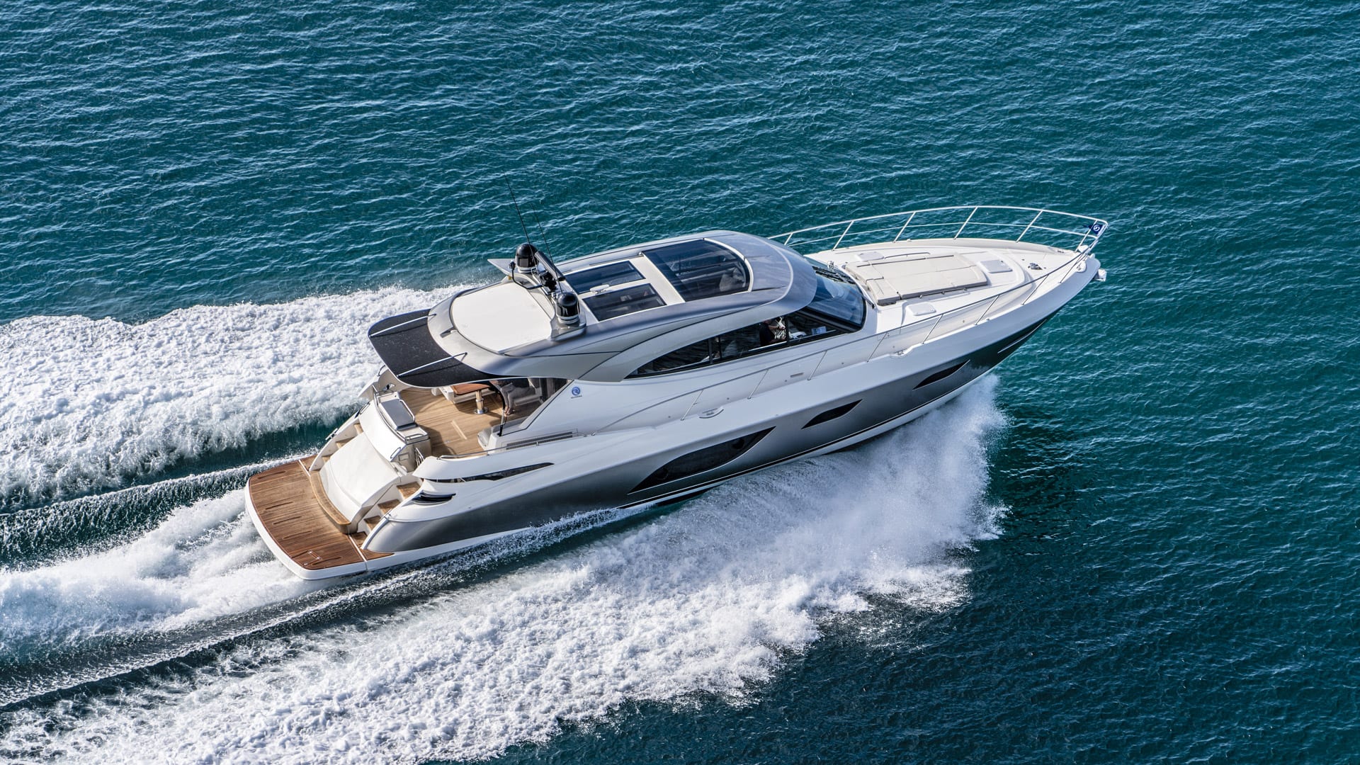 Riviera 6000 Sport Yacht Platinum Edition — photo 2