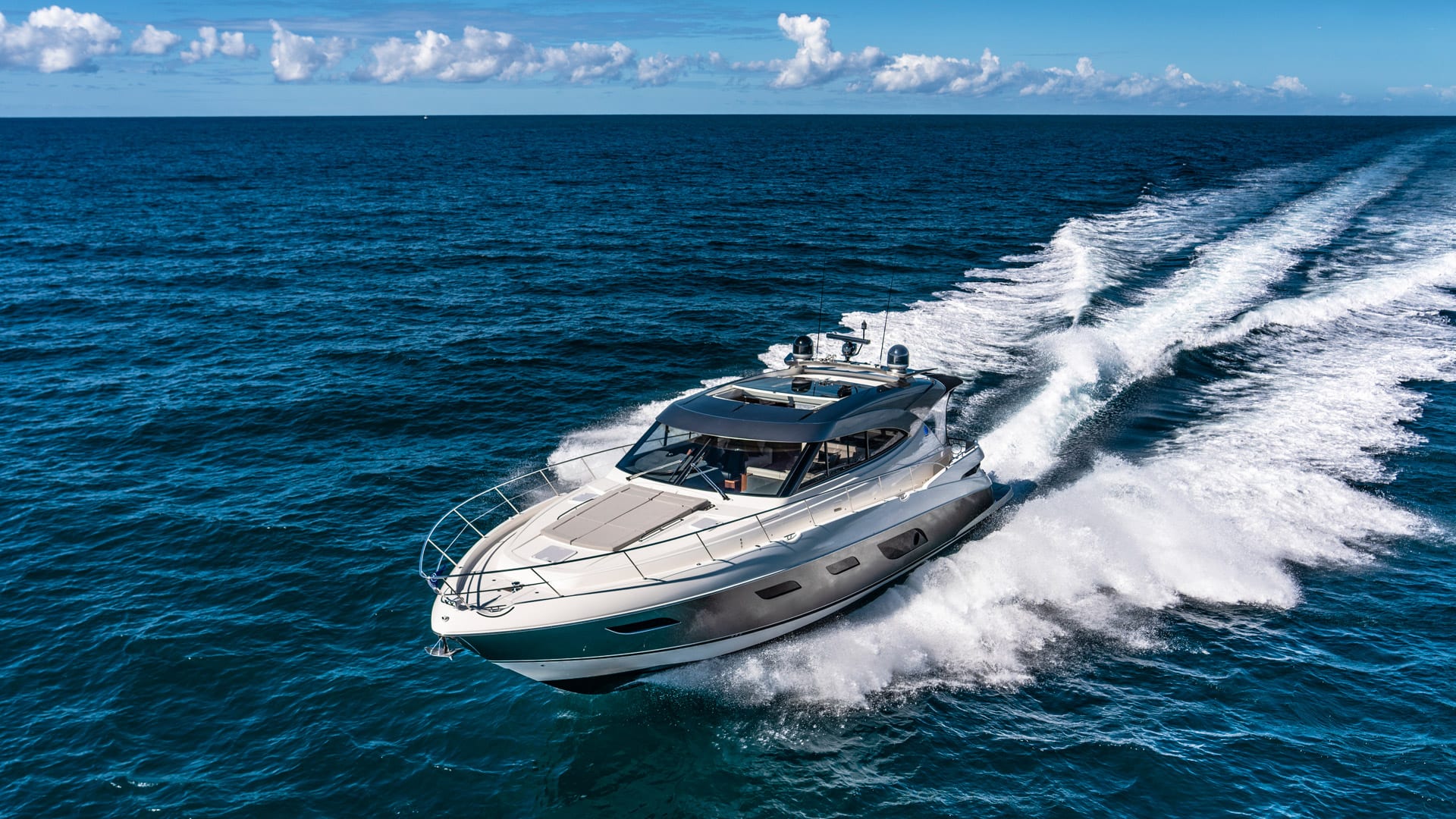 Riviera 6000 Sport Yacht Platinum Edition — photo 6