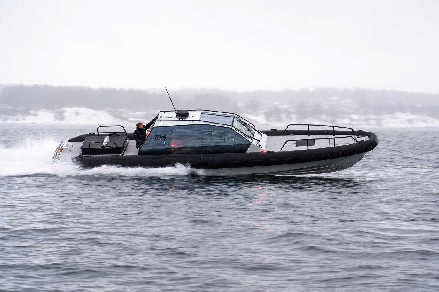 Goldfish Boat X12 Explorer — photo 3