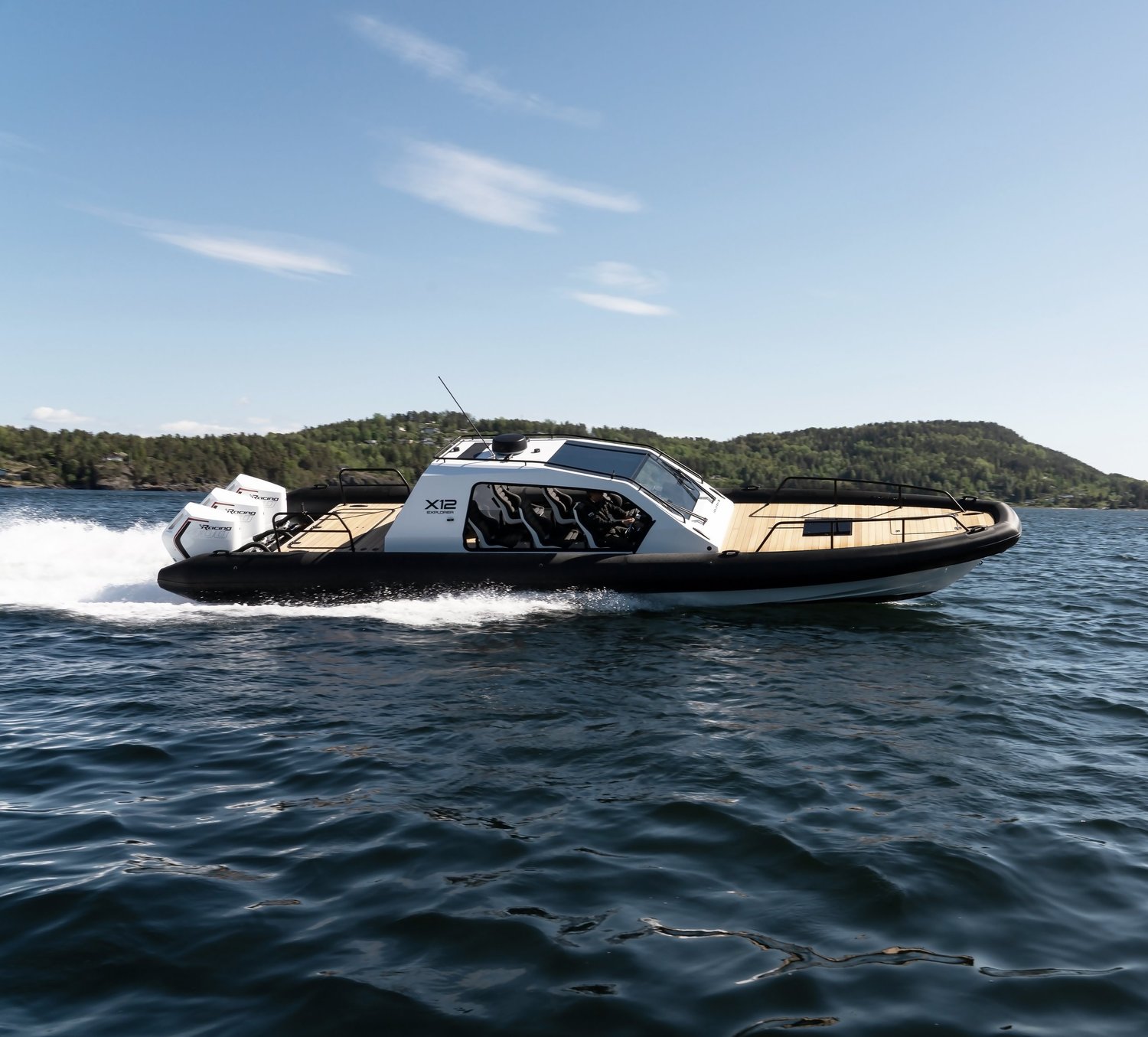 Goldfish Boat X12 Explorer