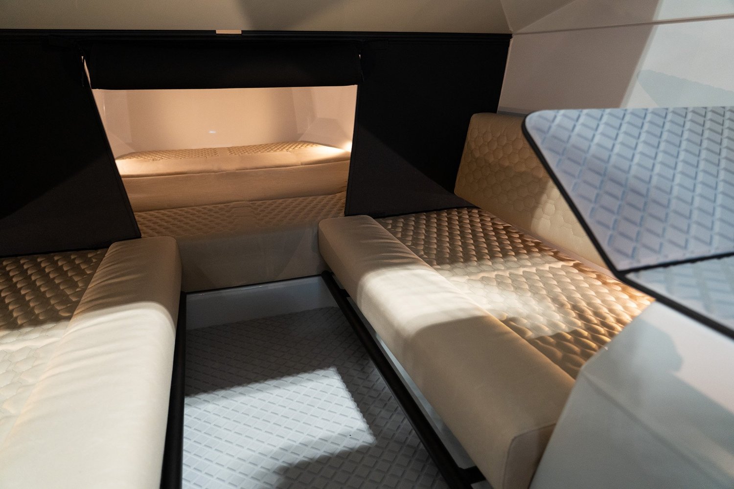 Goldfish Boat X12 Explorer — photo 9