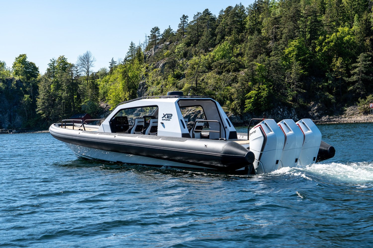Goldfish Boat X12 Explorer — photo 2