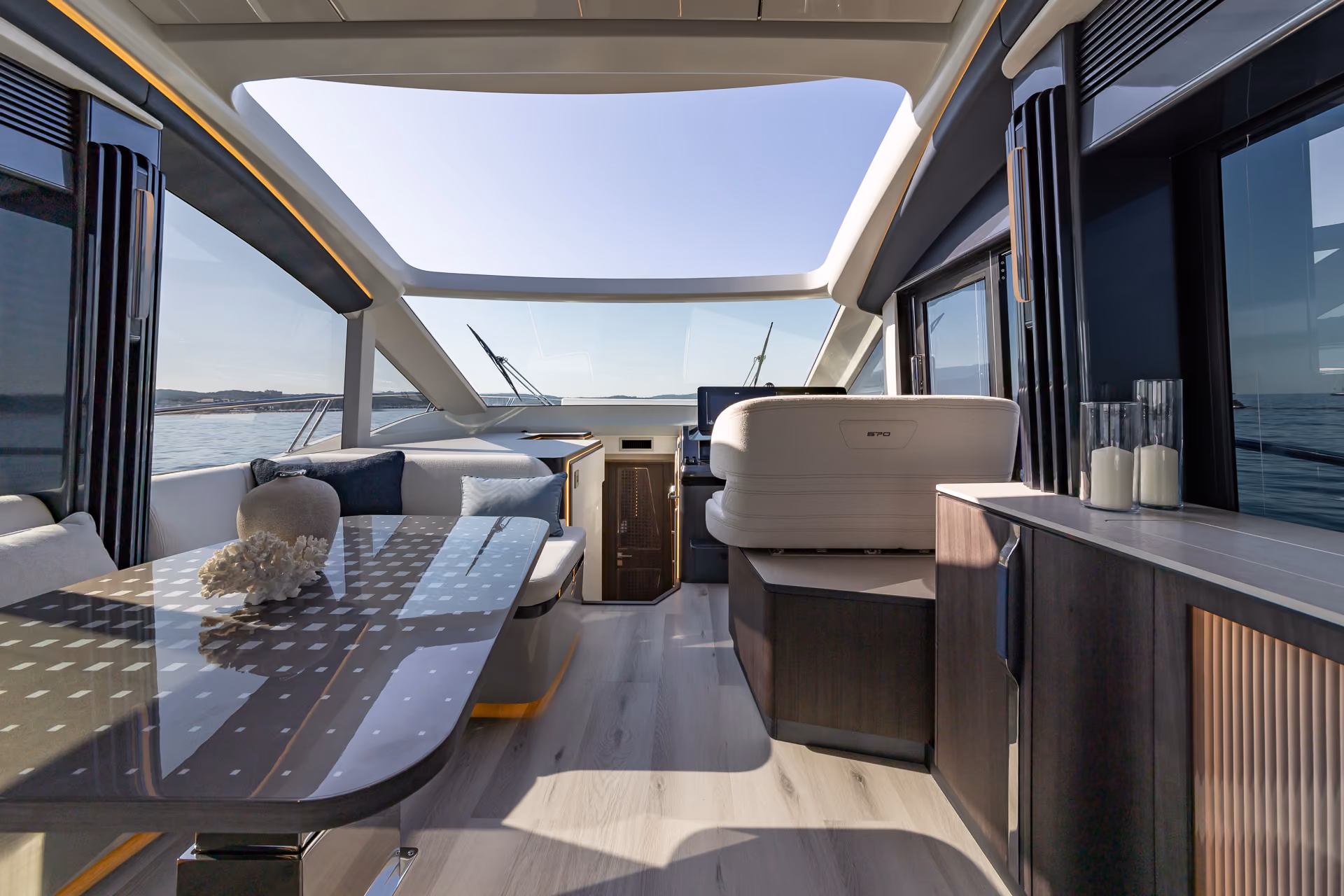 Galeon 570 SKY — photo 10