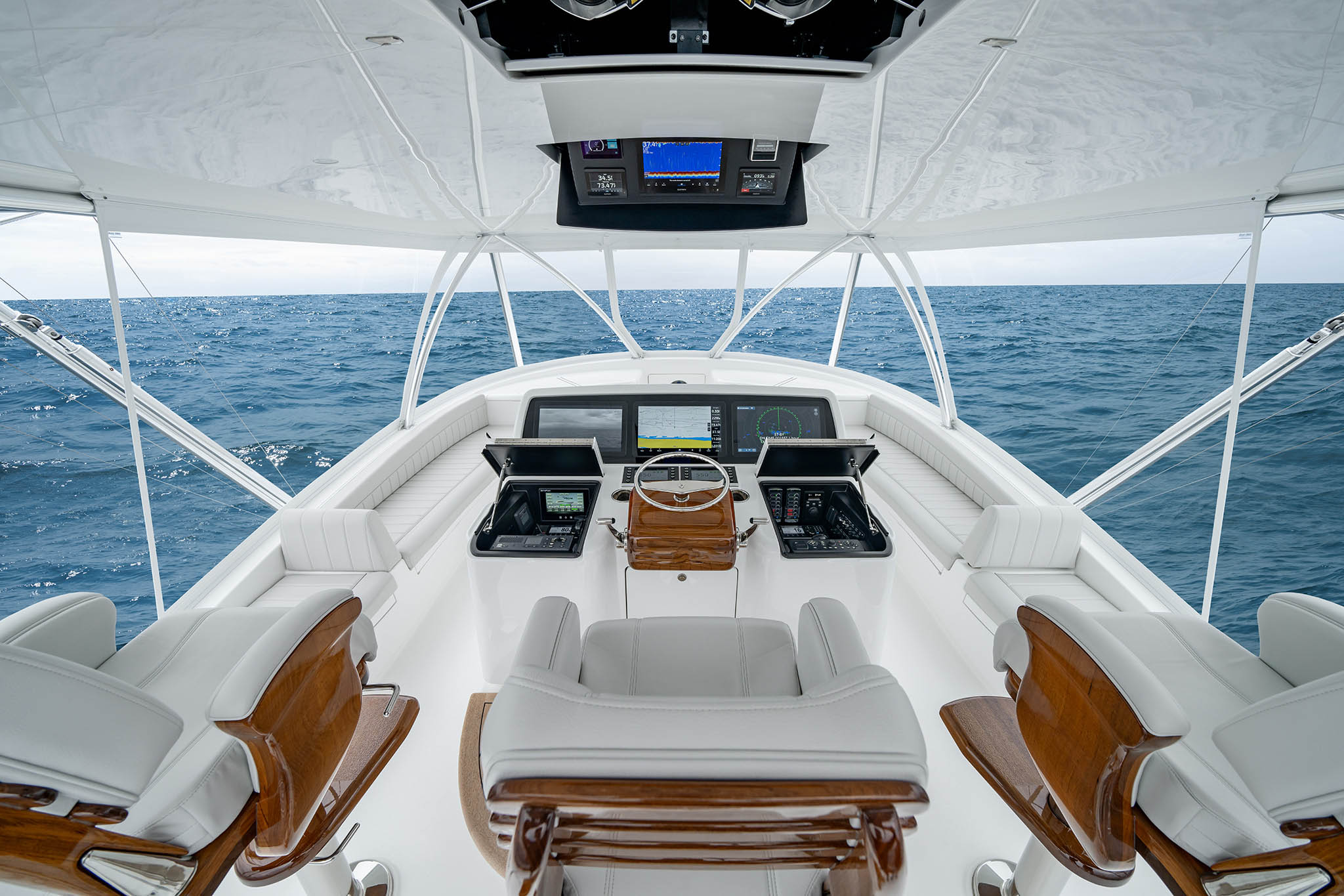Viking Yachts 74 Convertible — photo 10