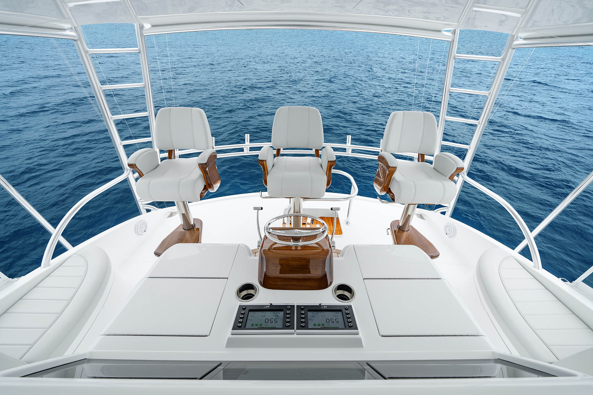 Viking Yachts 74 Convertible — photo 9