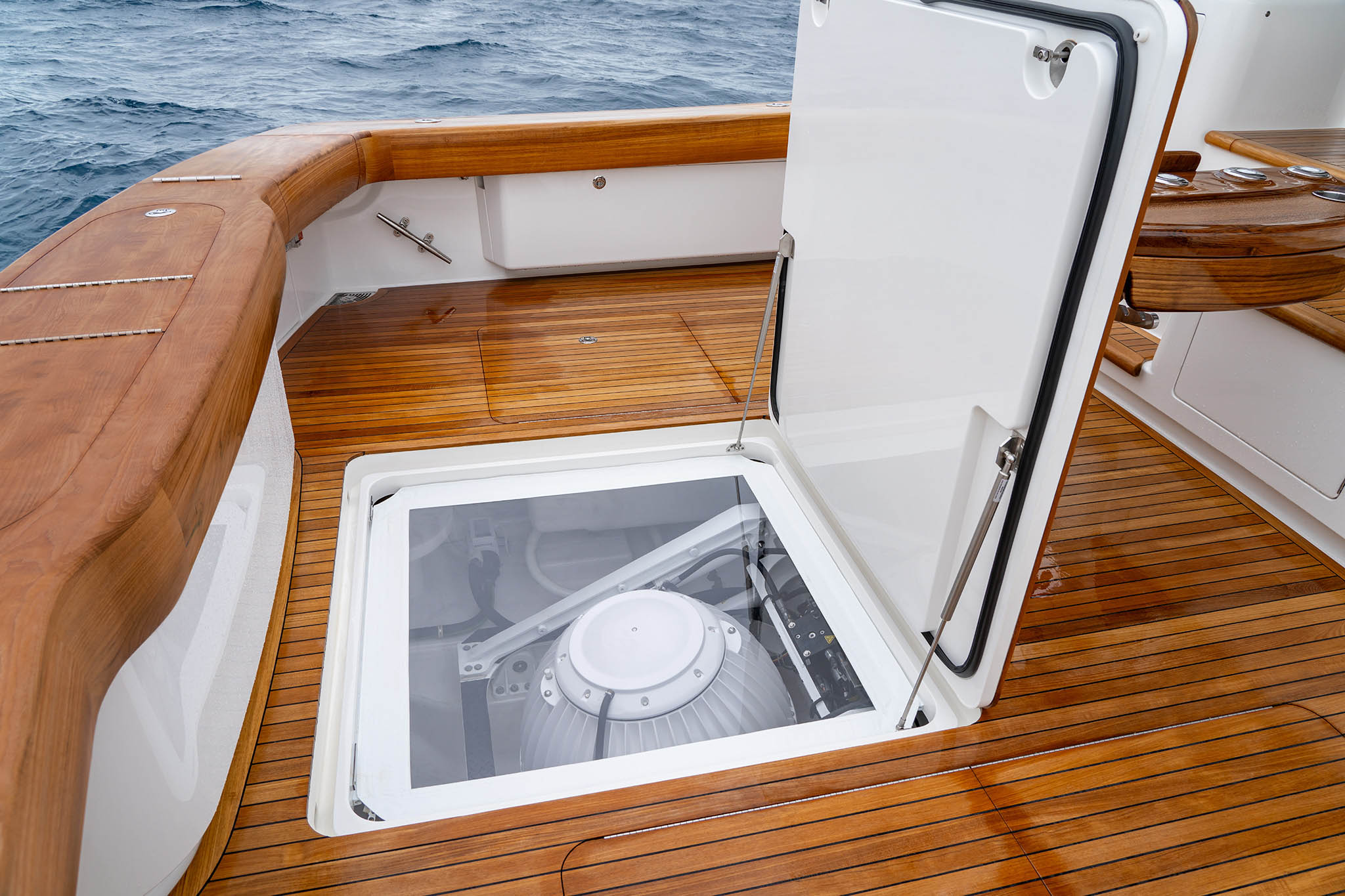 Viking Yachts 74 Convertible — photo 7