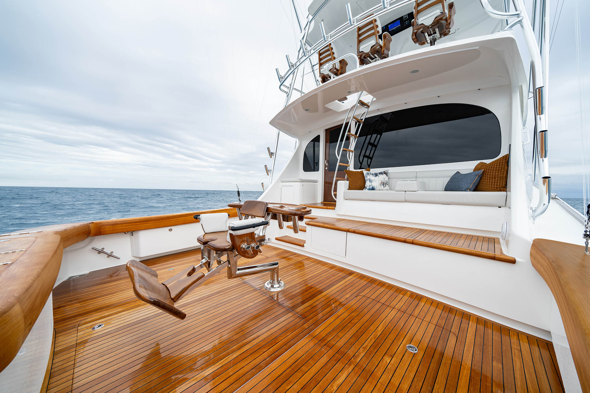 Viking Yachts 74 Convertible — photo 4