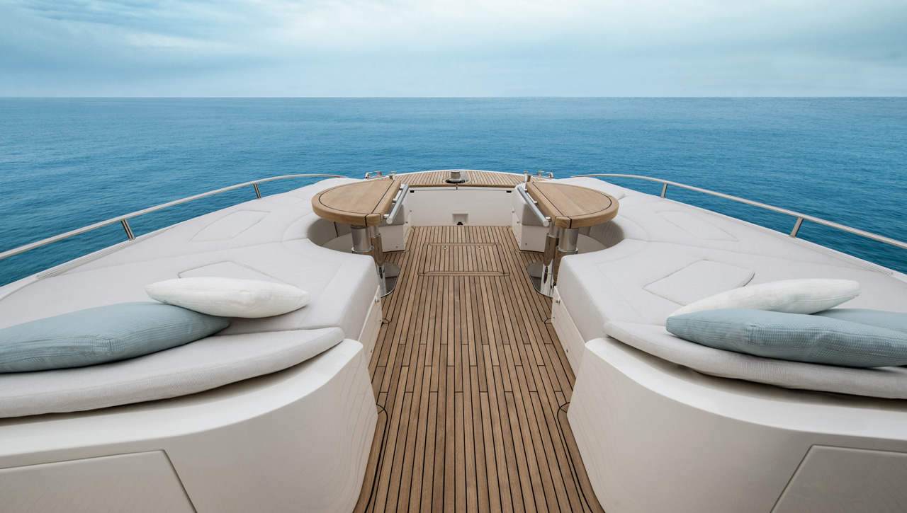 Monte Carlo Yachts MCY 70 Skylounge — photo 6