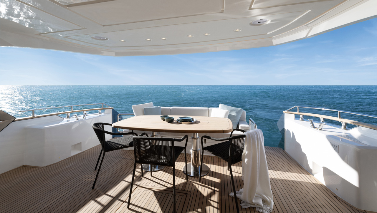 Monte Carlo Yachts MCY 70 Skylounge — photo 7