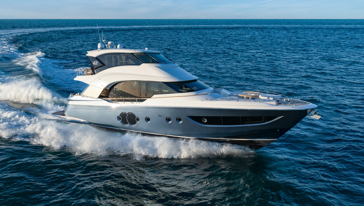 Monte Carlo Yachts MCY 70 Skylounge