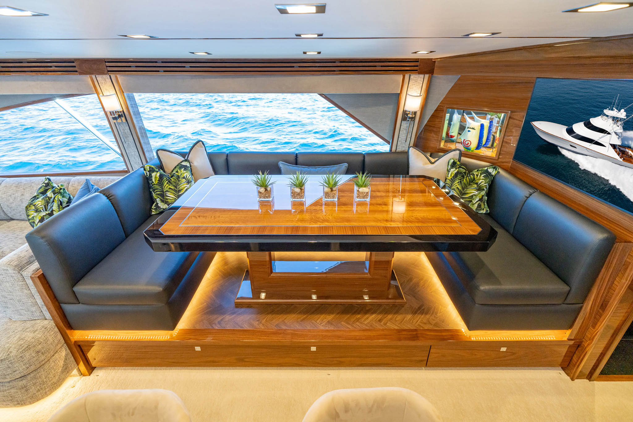 Viking Yachts 90 Sky Bridge — photo 9