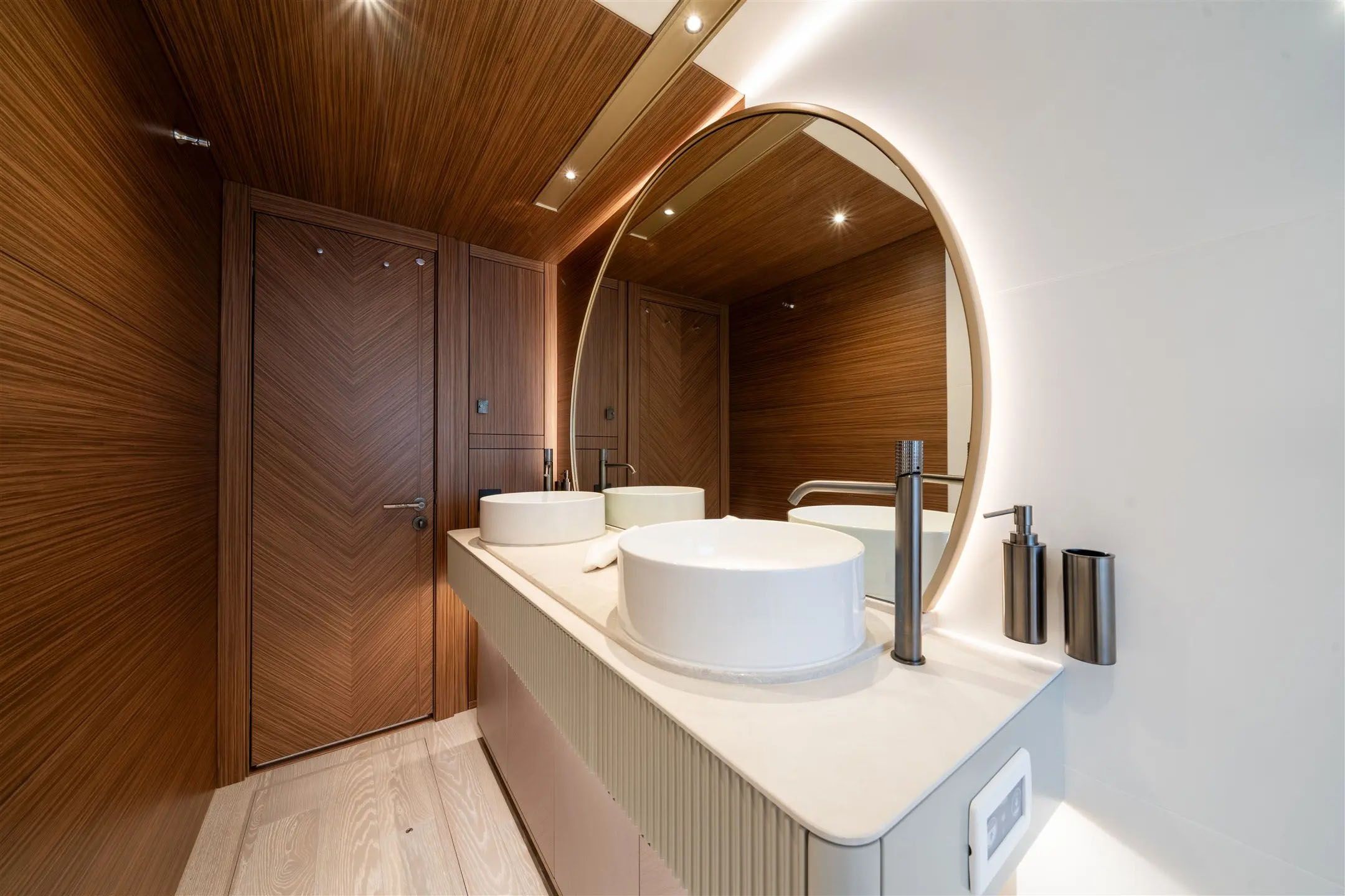 Sunseeker 82 Ocean Enclosed — photo 5
