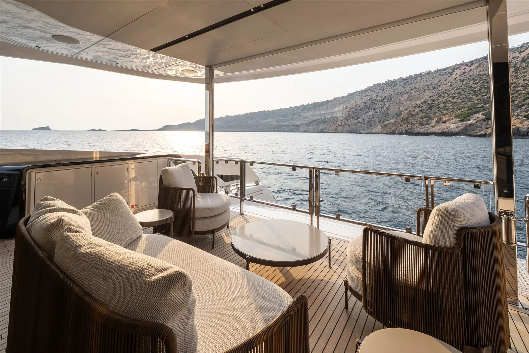 Sunseeker 82 Ocean Enclosed — photo 6