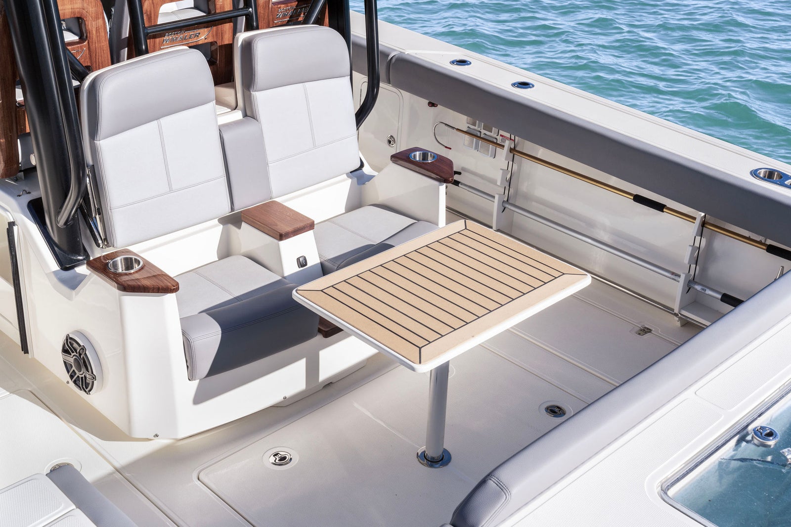 Boston Whaler 360 Outrage — 照片 5