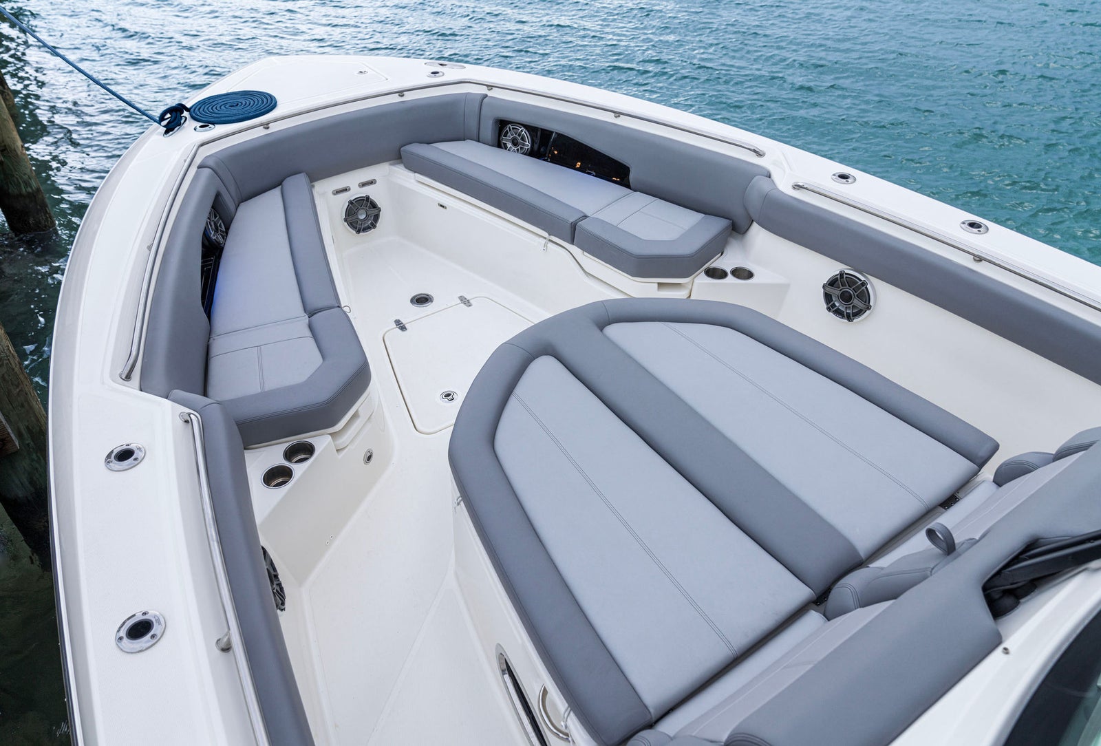 Boston Whaler 360 Outrage — 照片 4