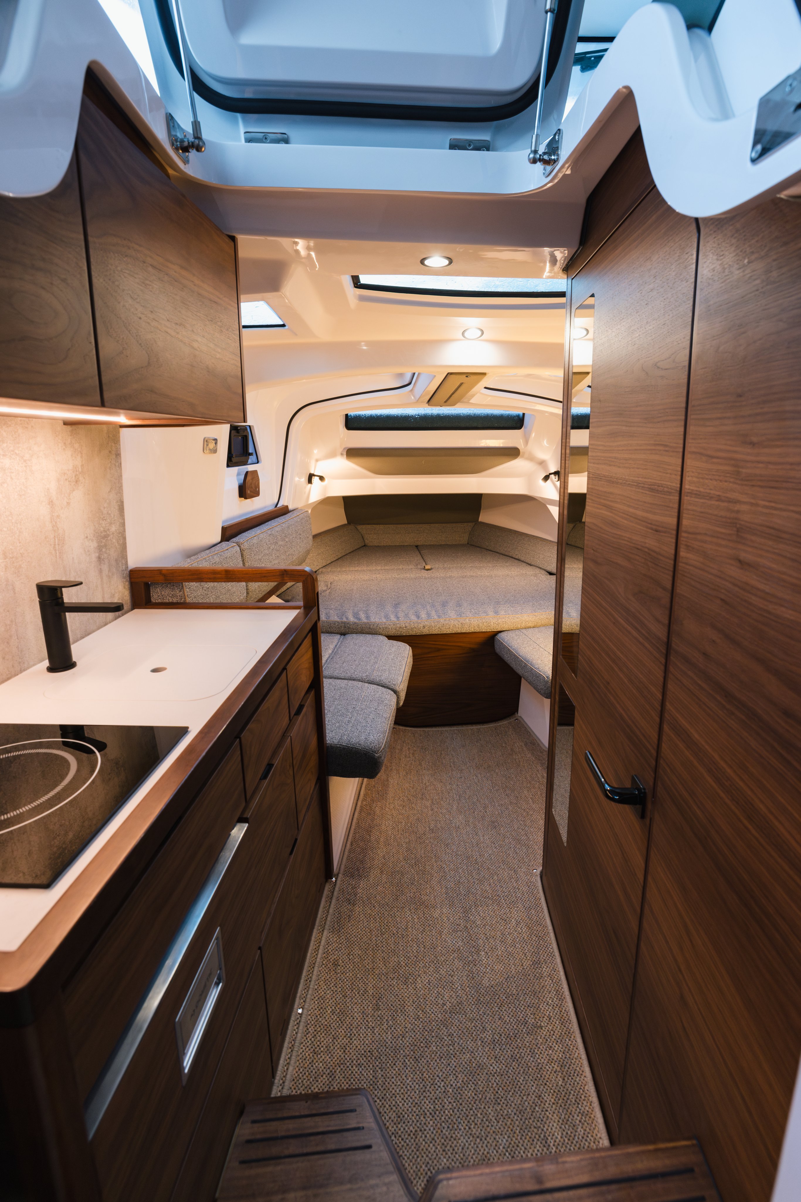 Axopar 38 XC Cross Cabin — photo 10