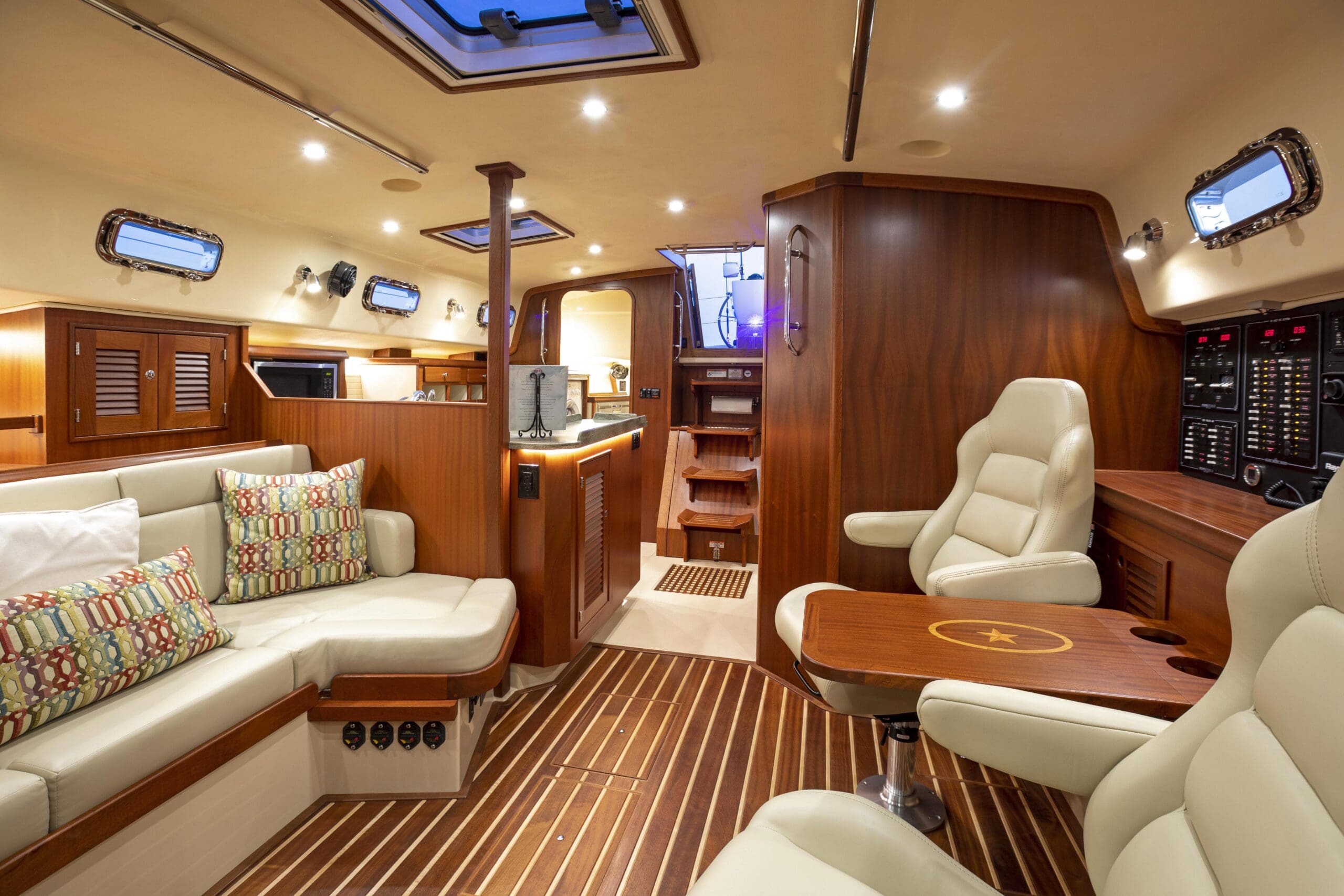 Island Packet Yachts IP 439 — photo 2