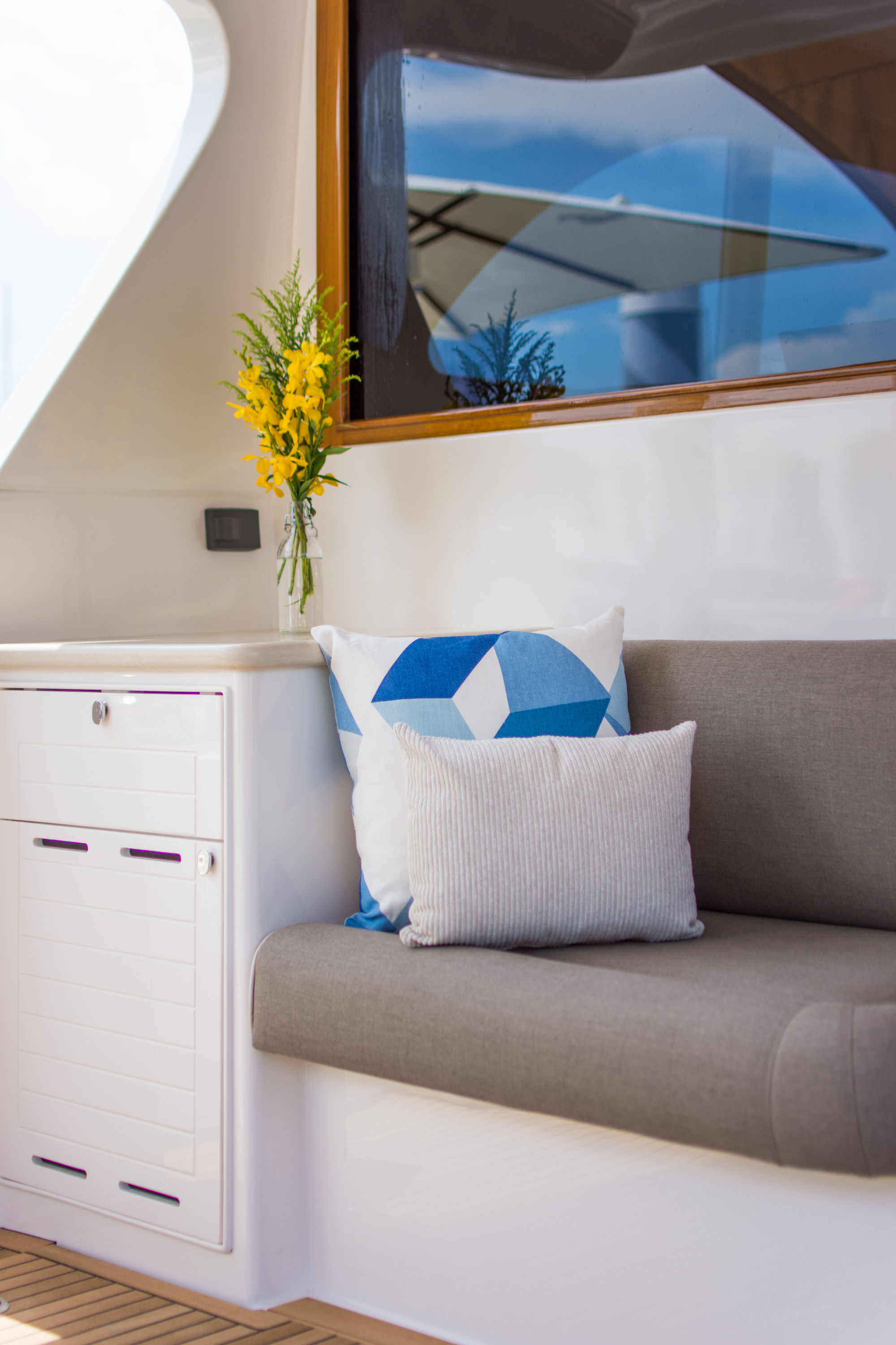 Grand Banks Yachts Eastbay 44 — photo 6