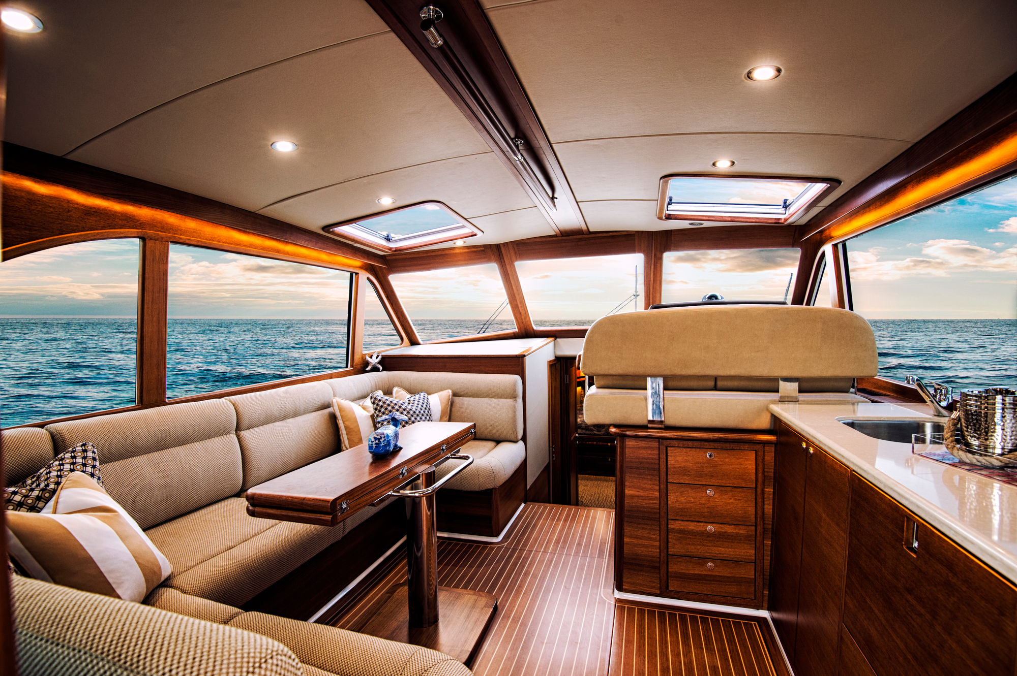 Grand Banks Yachts Eastbay 44 — photo 8