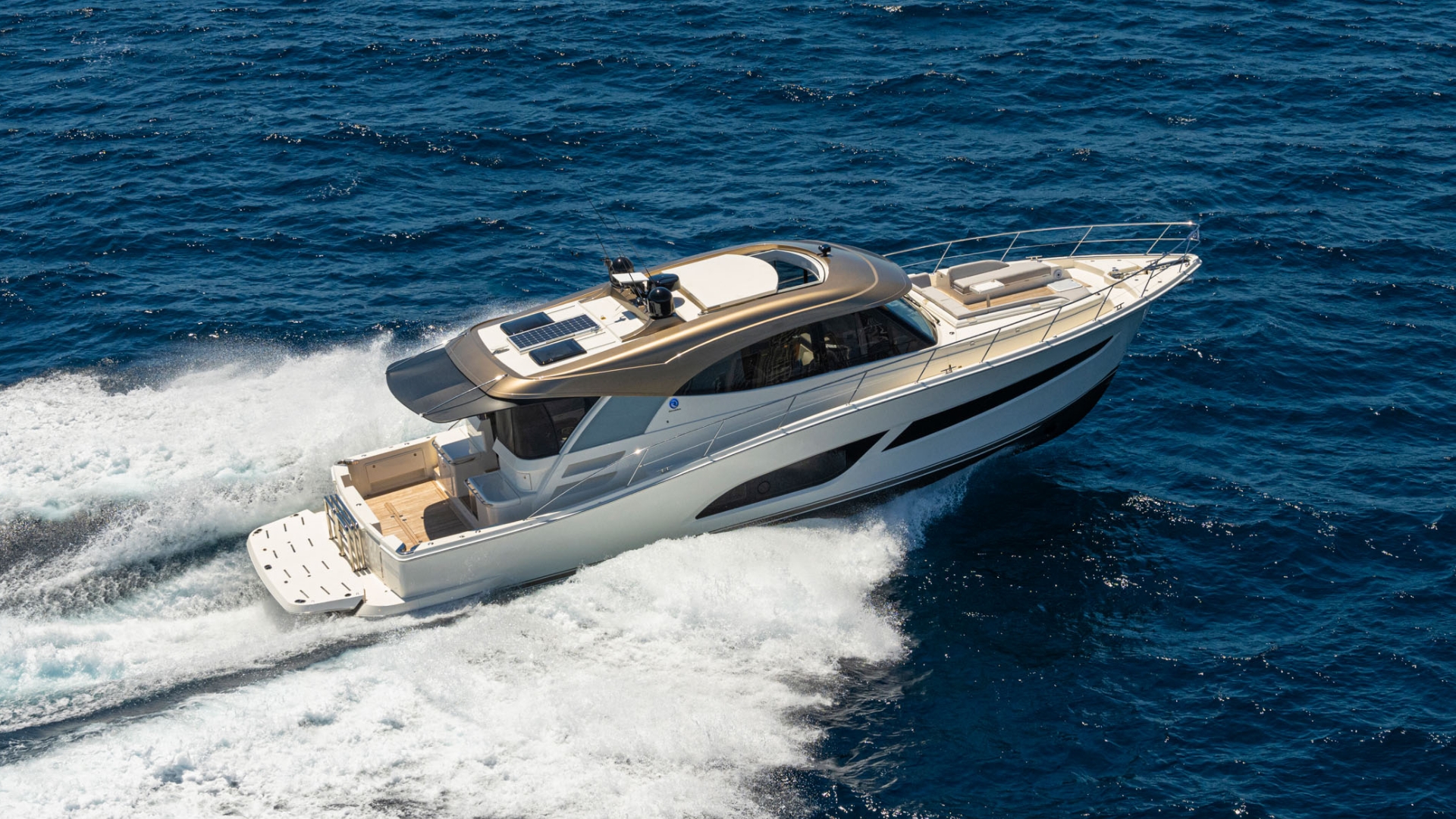 Riviera 585 SUV — photo 1