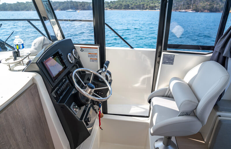 Quicksilver 705 Pilothouse — photo 6
