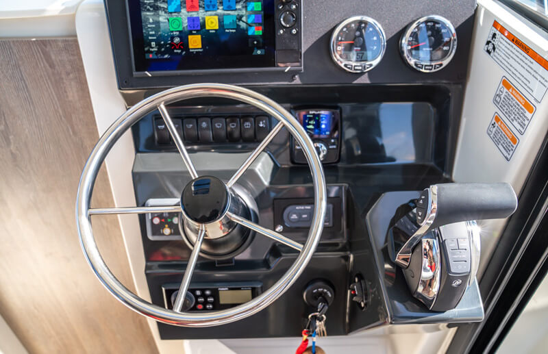 Quicksilver 705 Pilothouse — photo 5