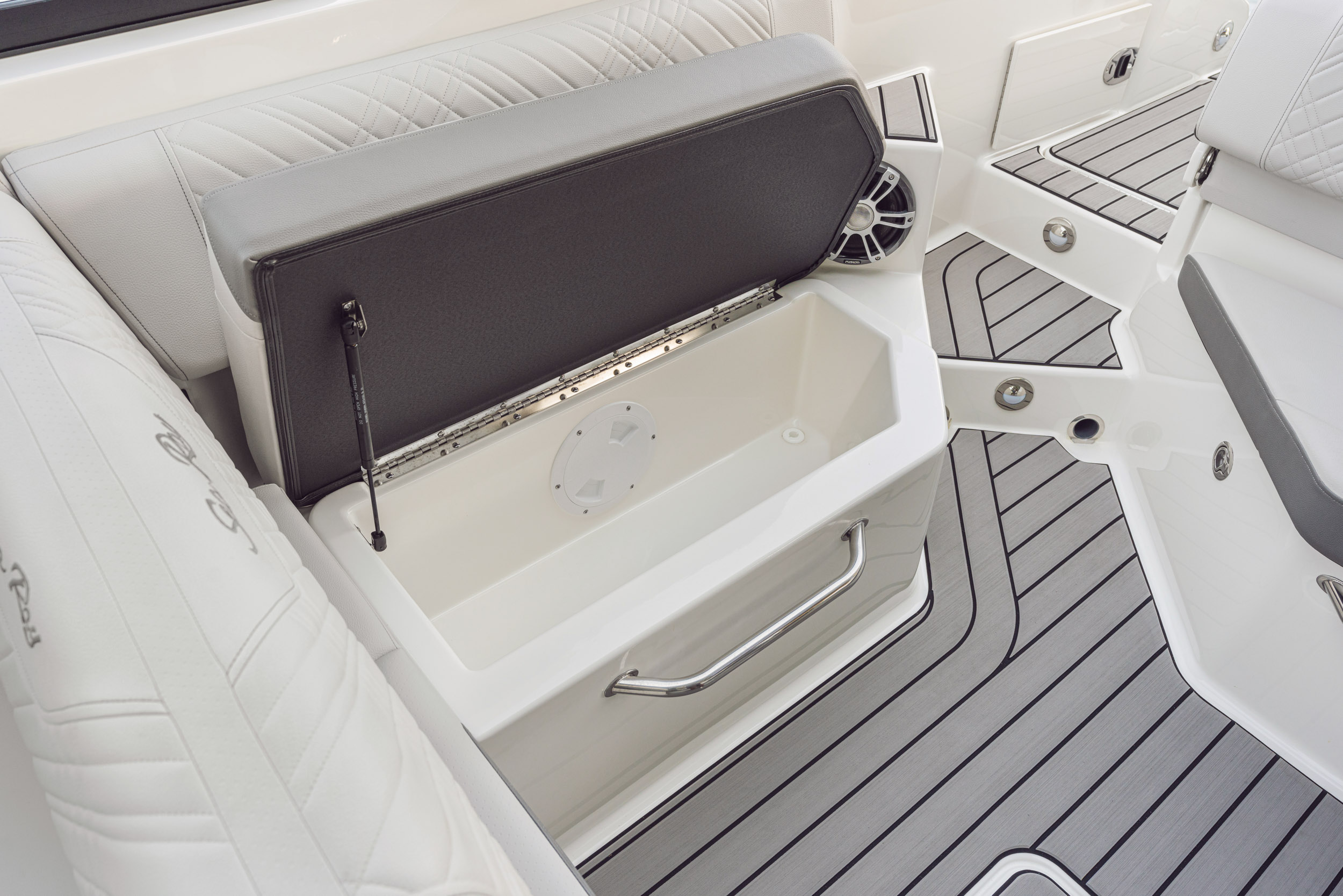 Sea Ray SDX 270 Outboard — photo 6