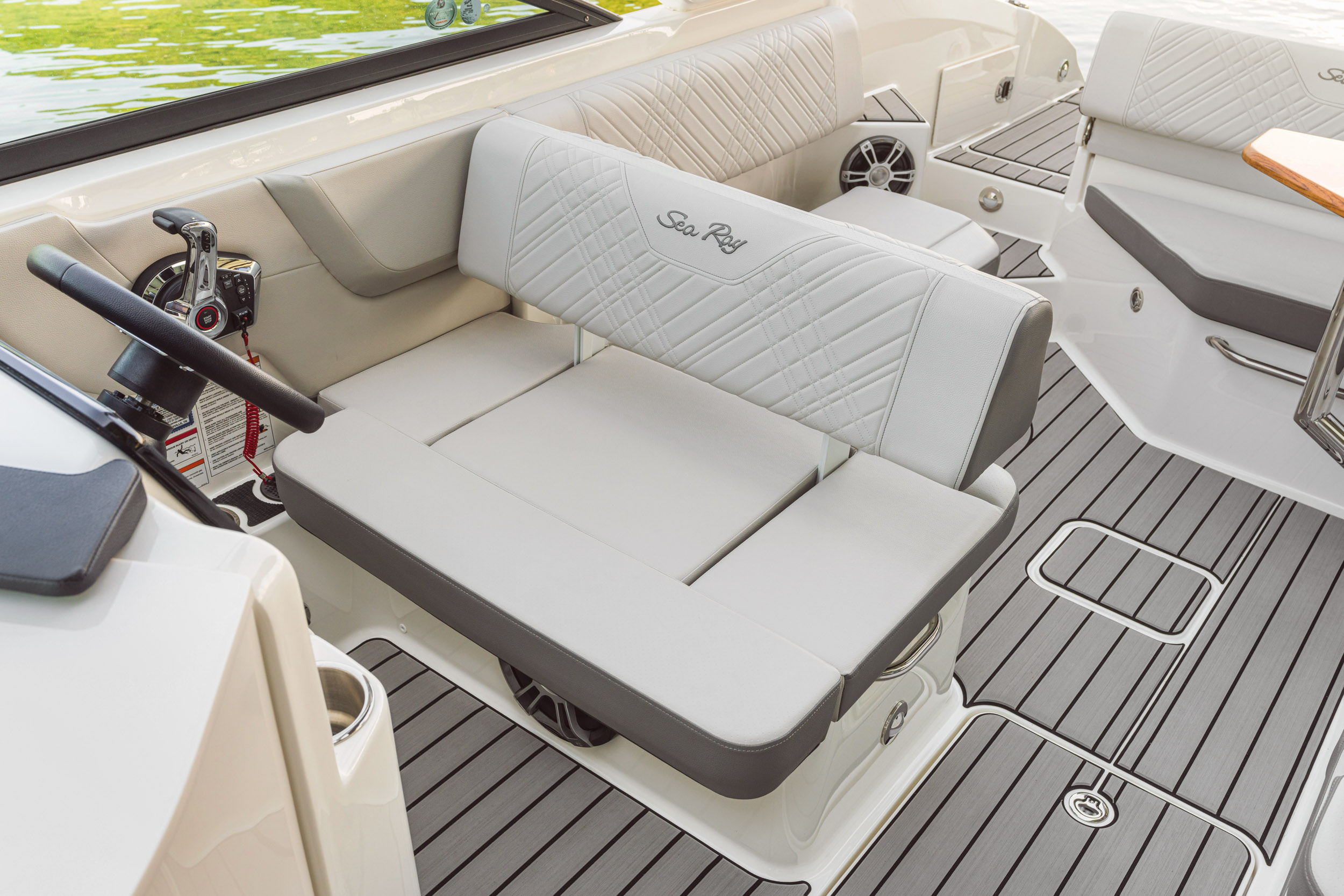 Sea Ray SDX 270 Outboard — photo 9