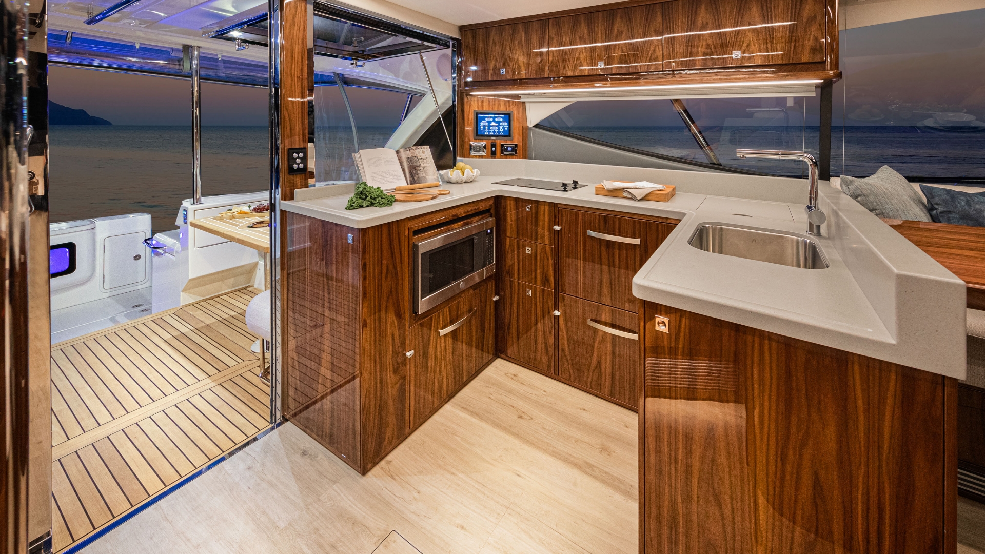 Riviera 50 Sports Motor Yacht — photo 9