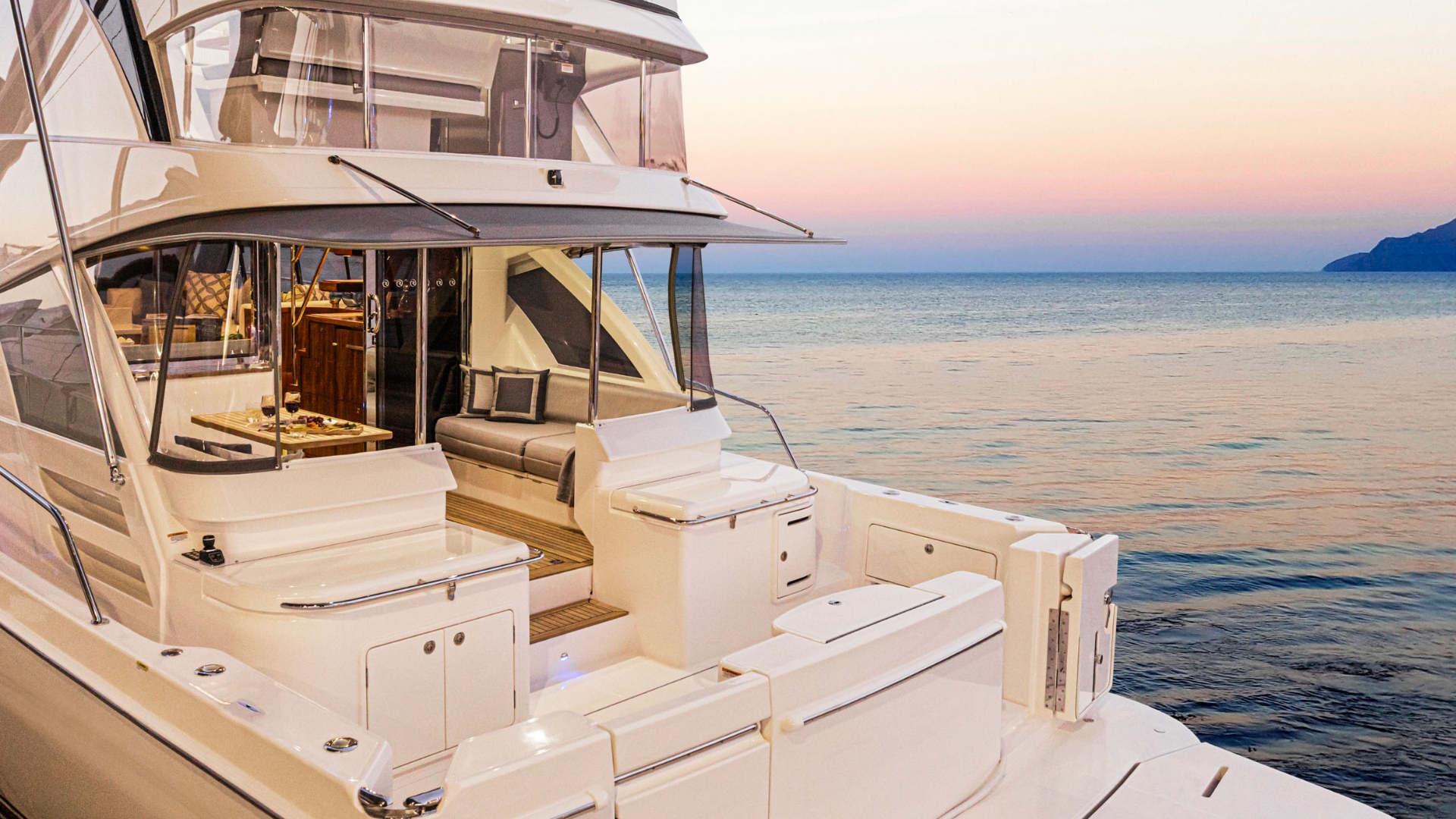 Riviera 50 Sports Motor Yacht — photo 5