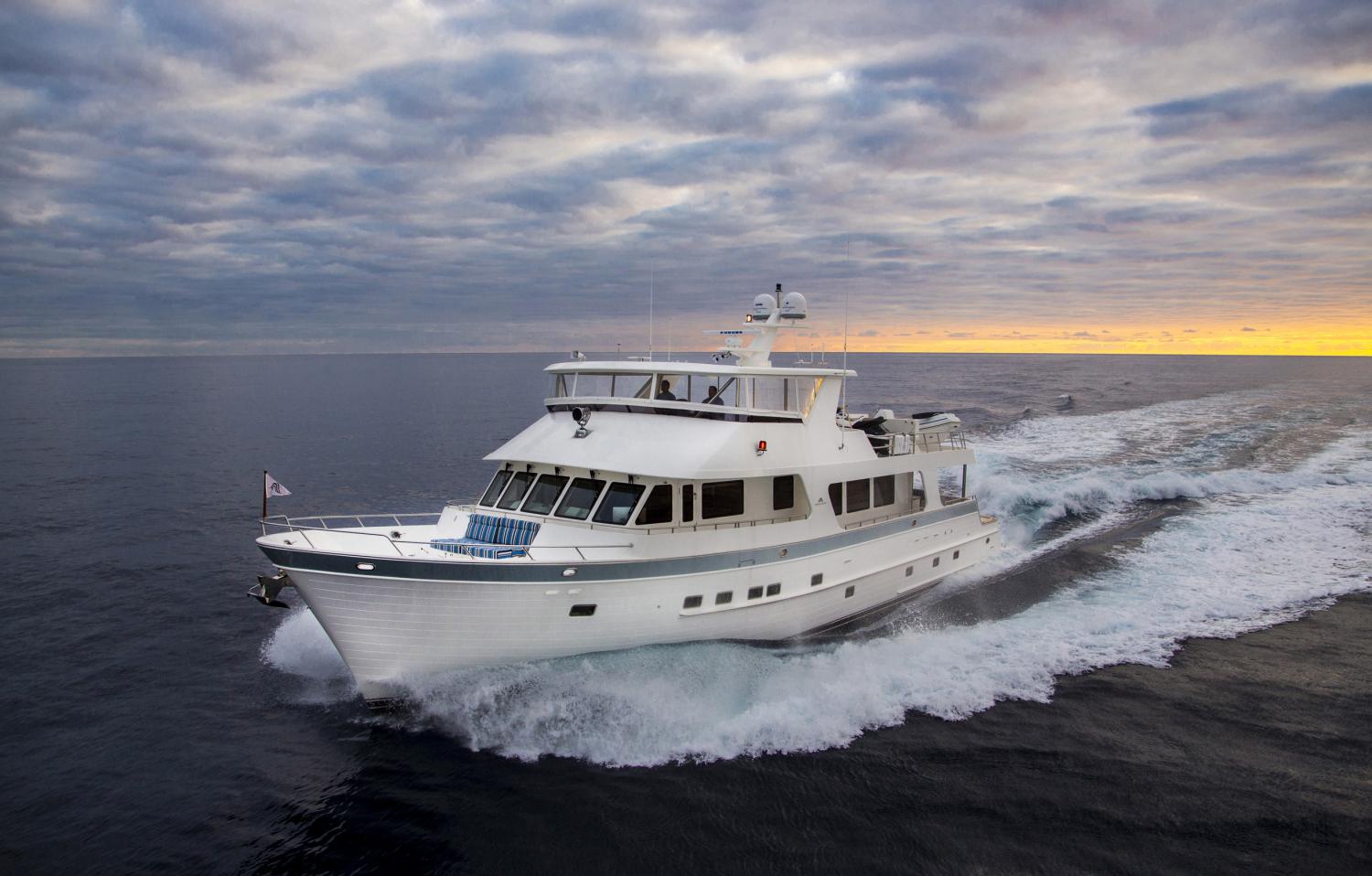 Outer Reef Yachts 860 Cockpit Motoryacht — photo 2