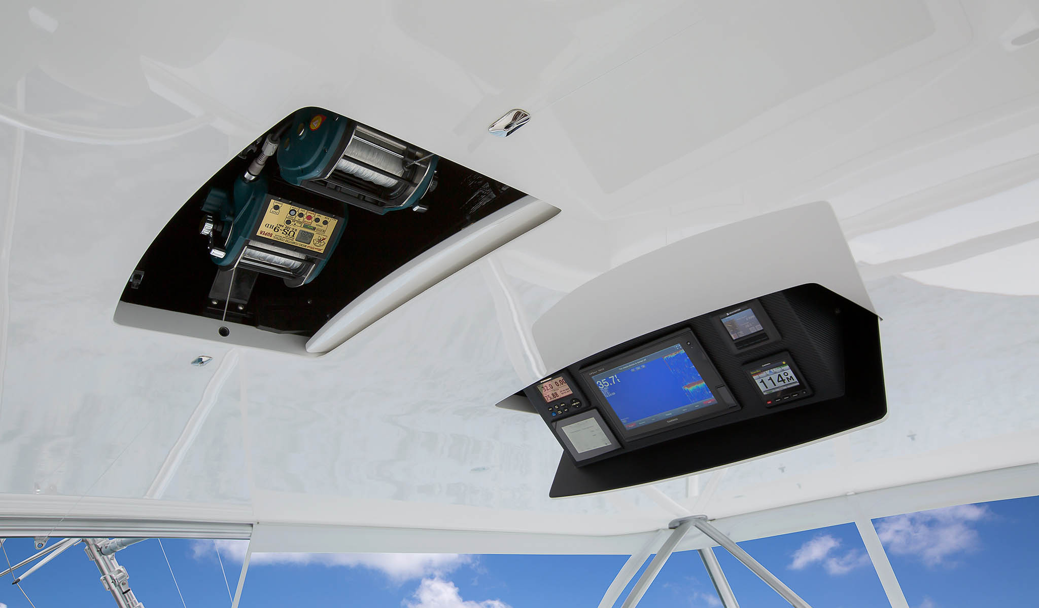 Viking Yachts 68 Convertible — photo 9