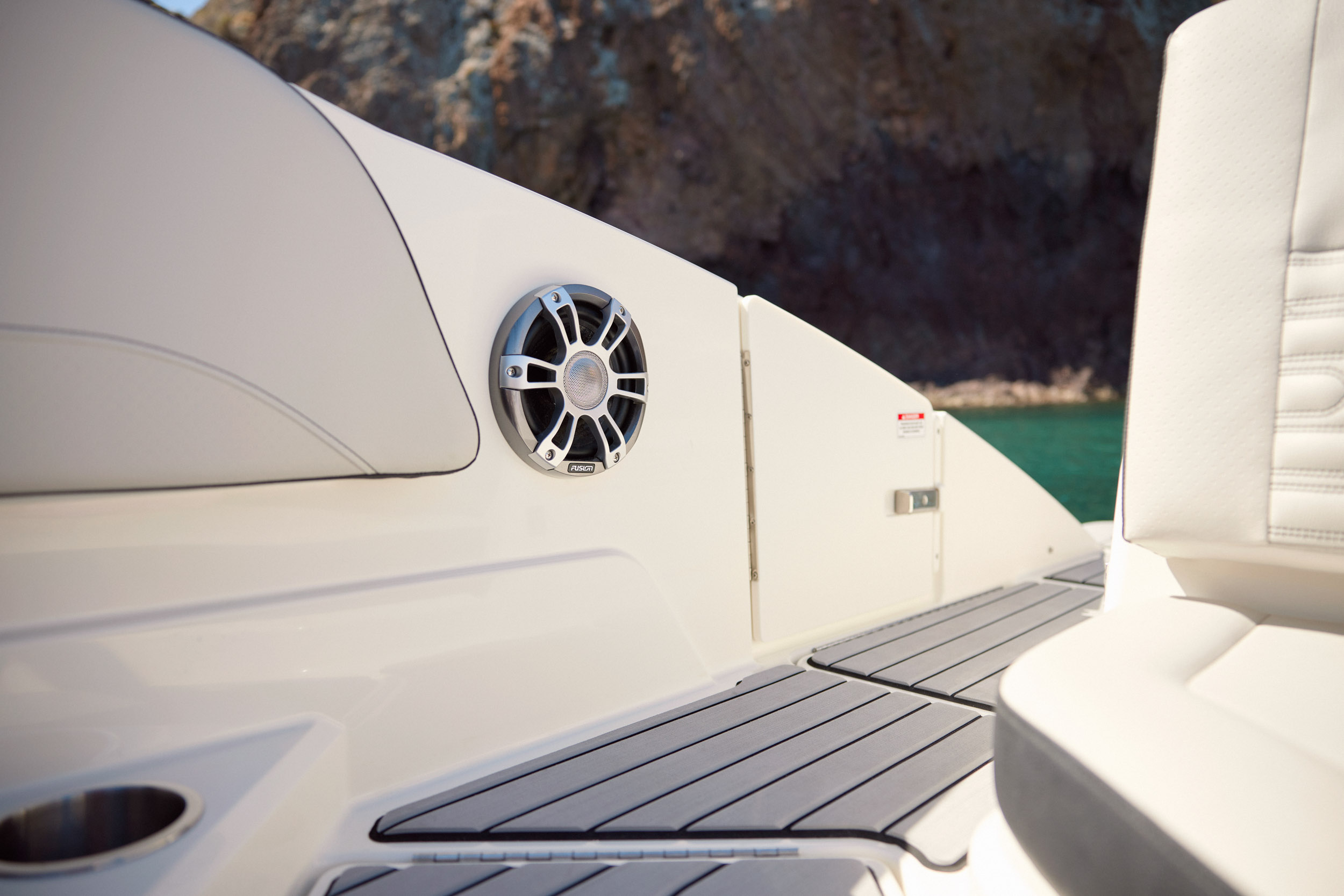 Sea Ray SPX 210 Outboard — photo 9