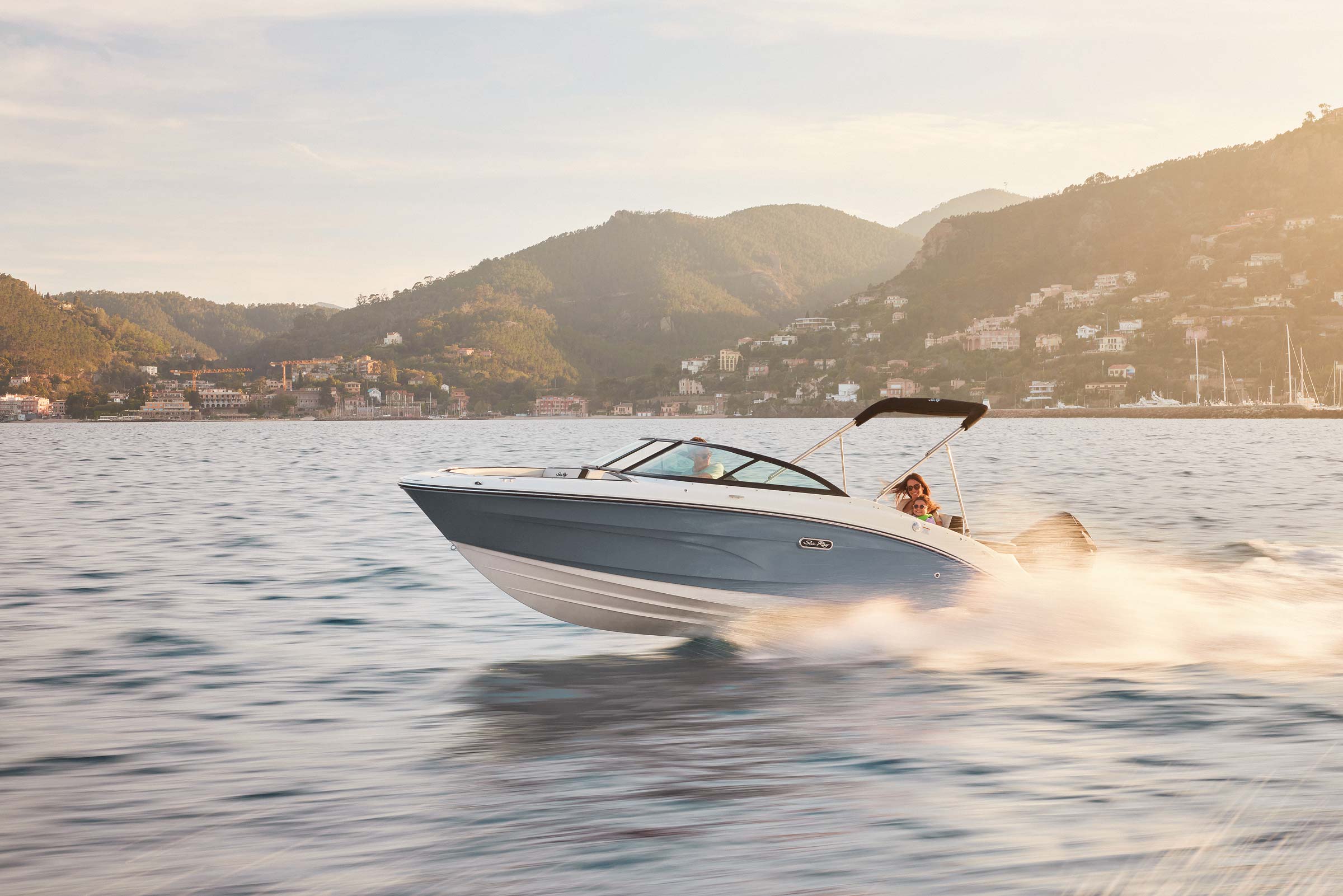 Sea Ray SPX 210 Outboard — photo 2