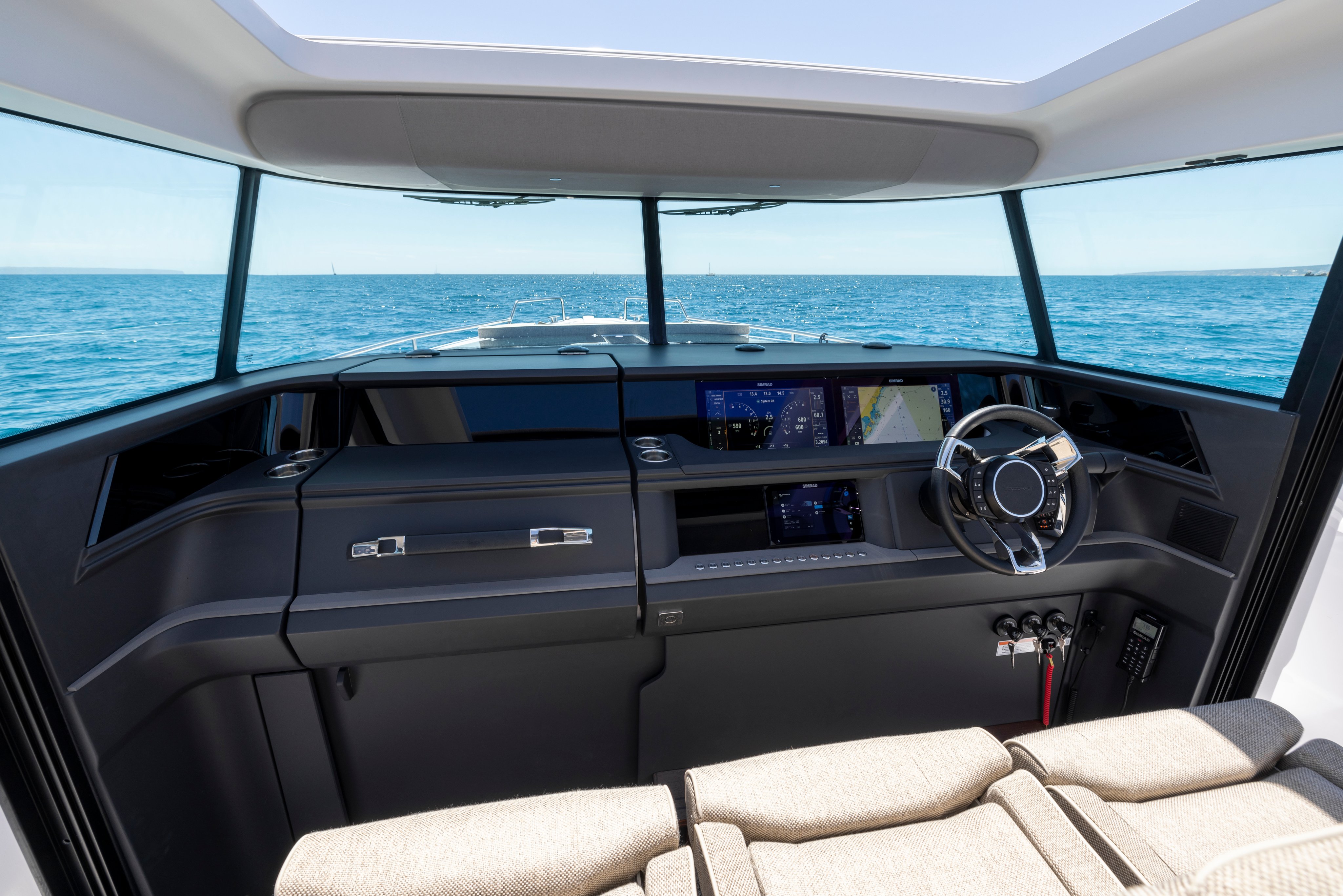 Axopar 45 XC Cross Cabin — photo 4