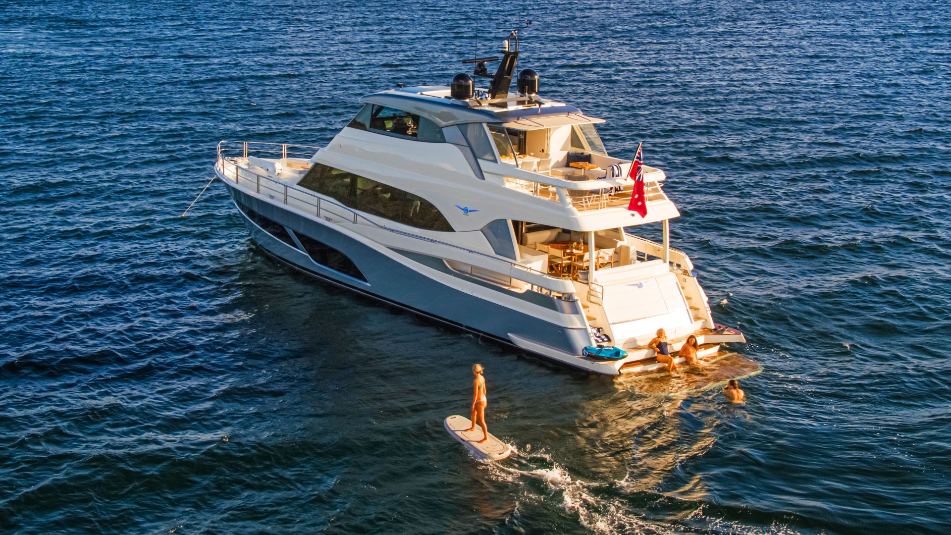 Riviera 78 Motor Yacht — photo 3