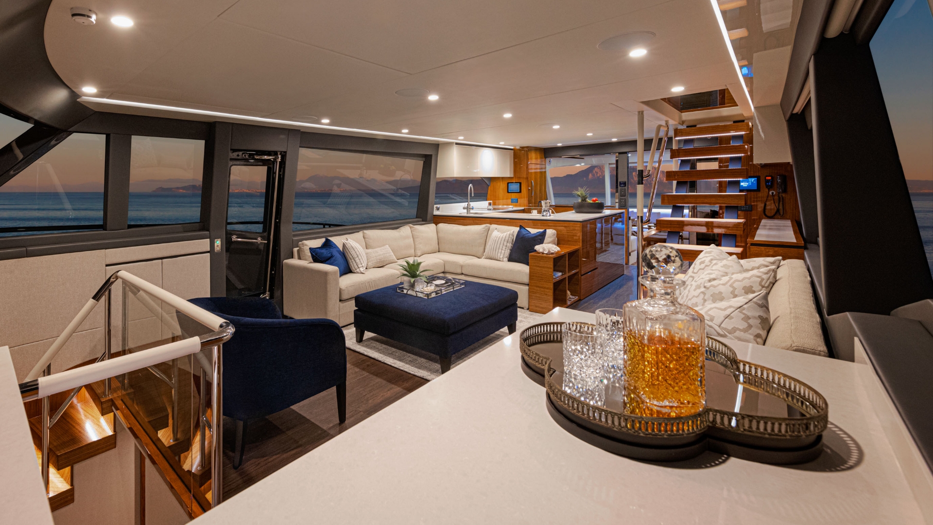 Riviera 78 Motor Yacht — photo 10