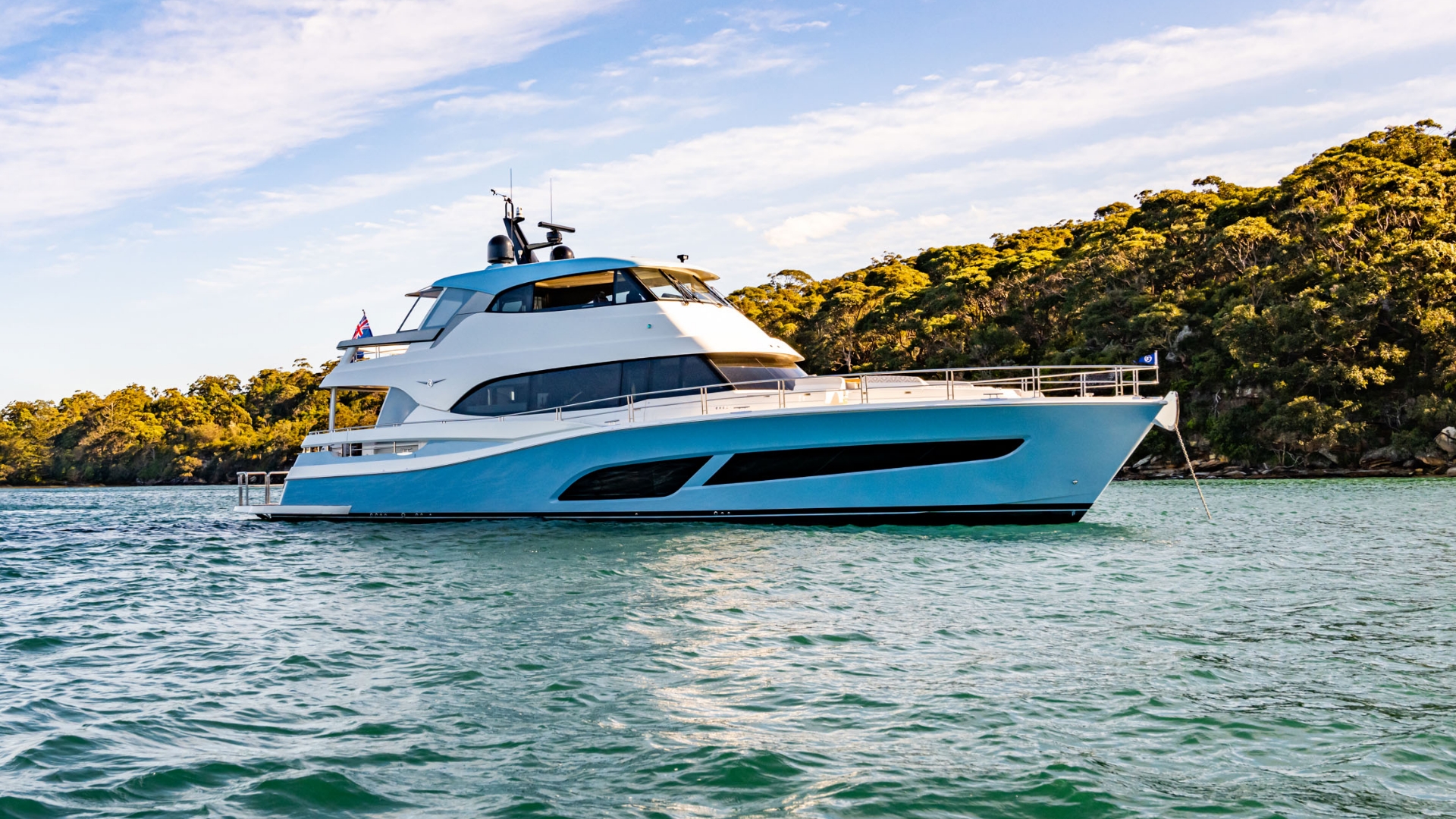 Riviera 78 Motor Yacht — photo 2
