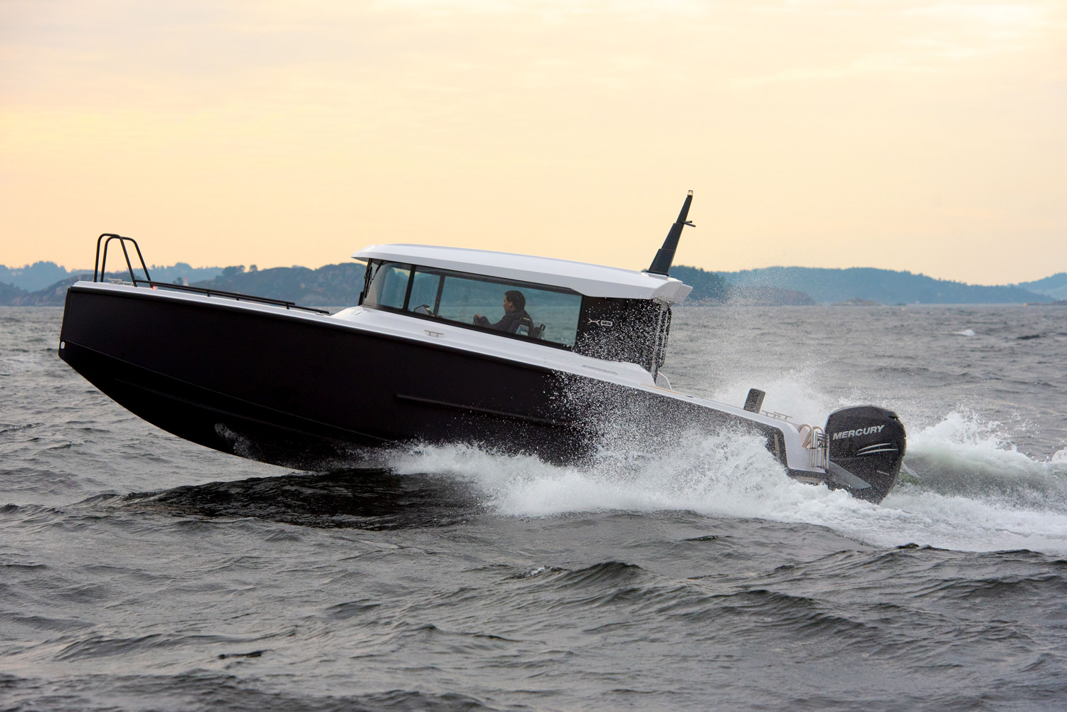 XO Boats EXPLR 9 — photo 8