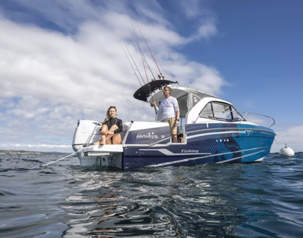Beneteau Antares 7 Fishing