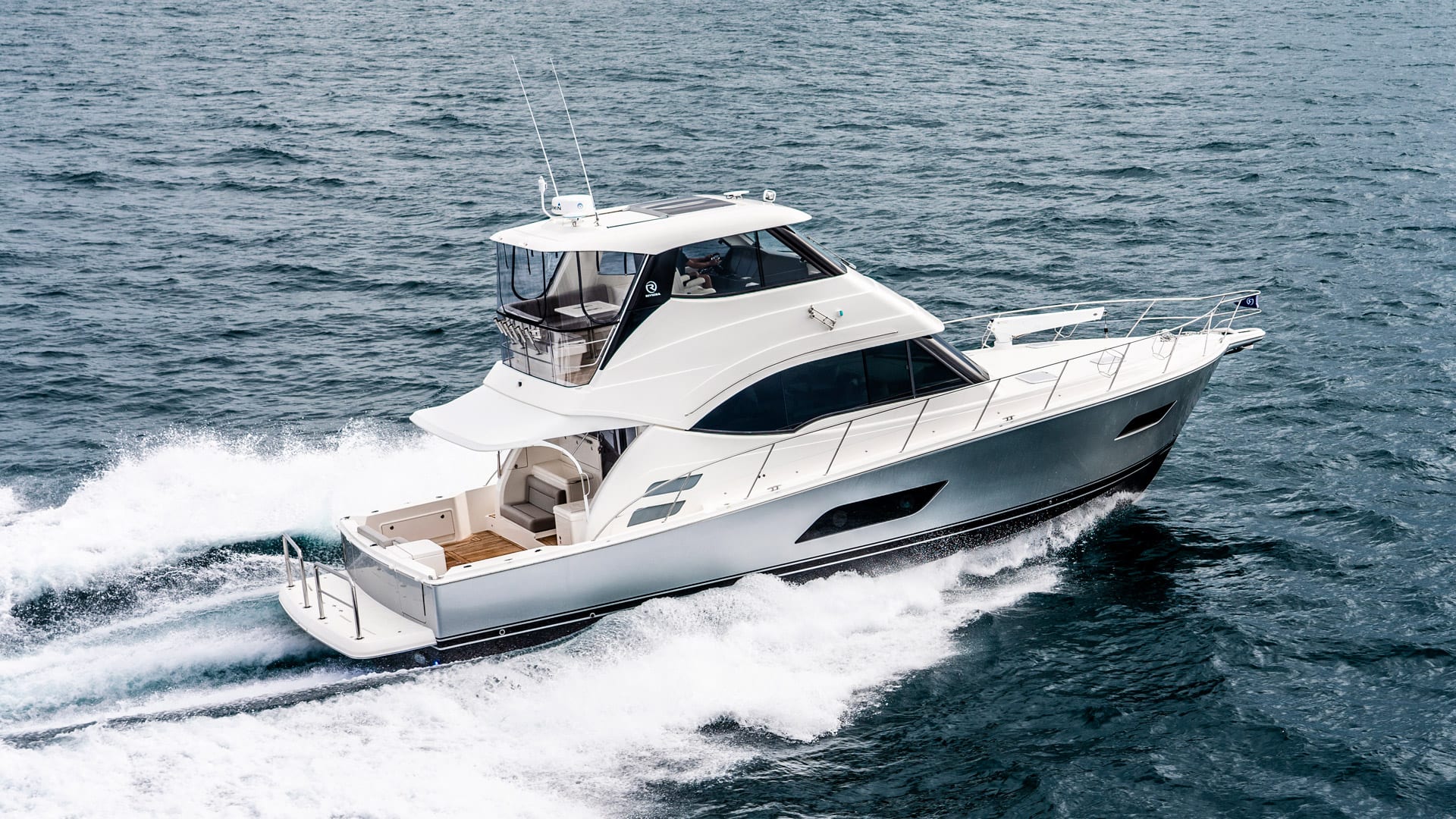 Riviera 54 Enclosed Flybridge — photo 5