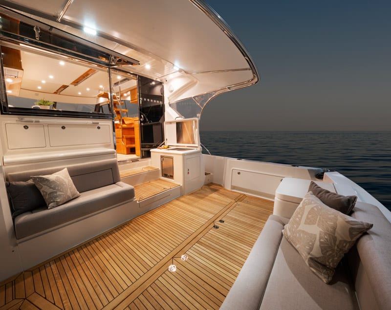 Riviera 54 Enclosed Flybridge — photo 3