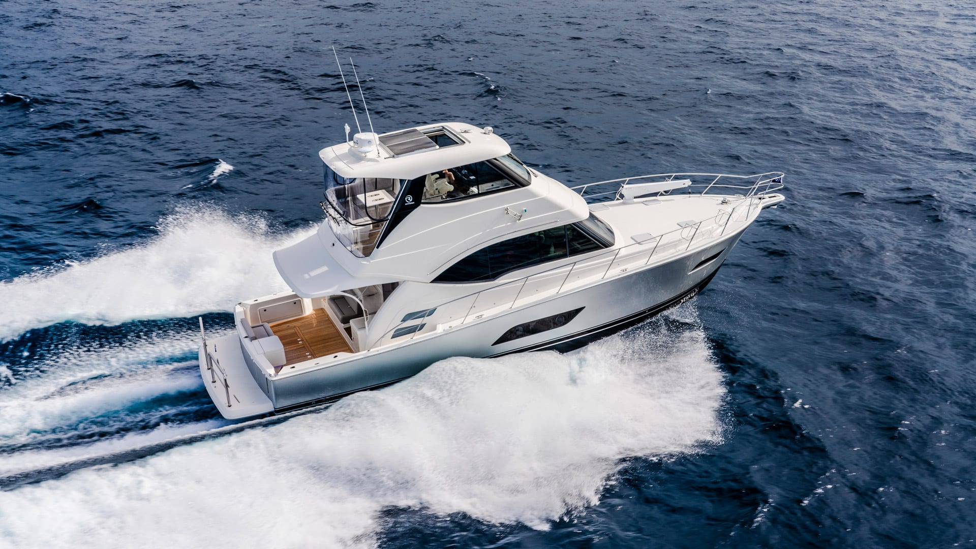 Riviera 54 Enclosed Flybridge — photo 6