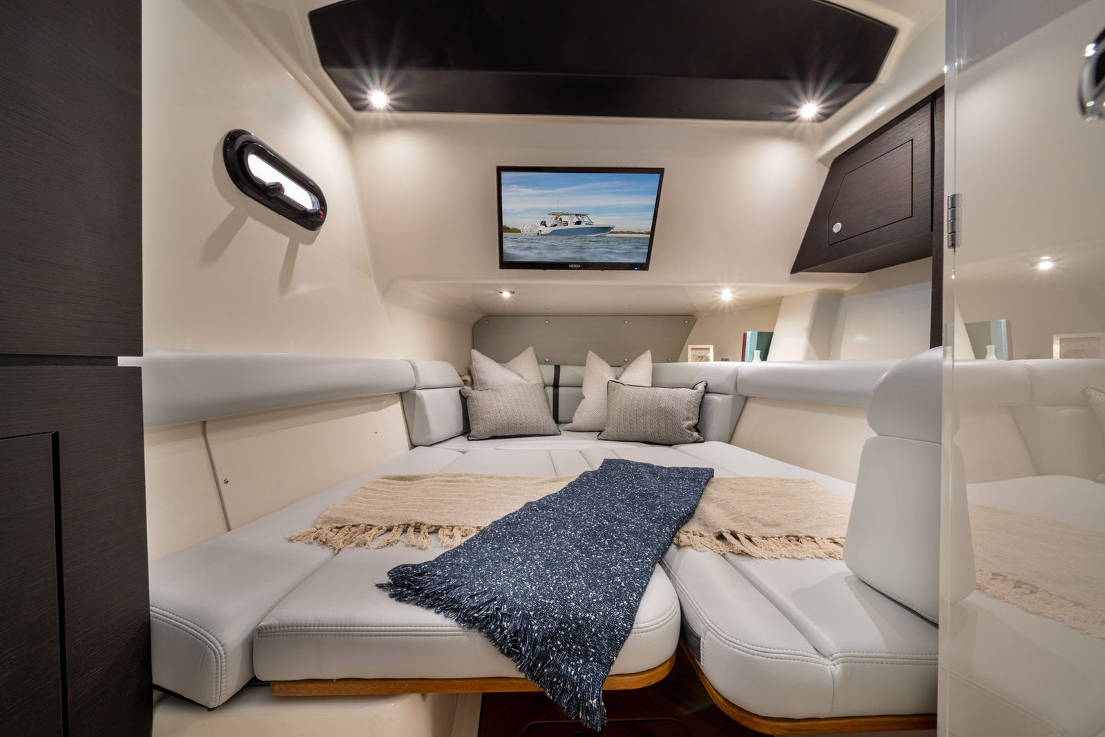 Boston Whaler 350 Realm — 写真 4