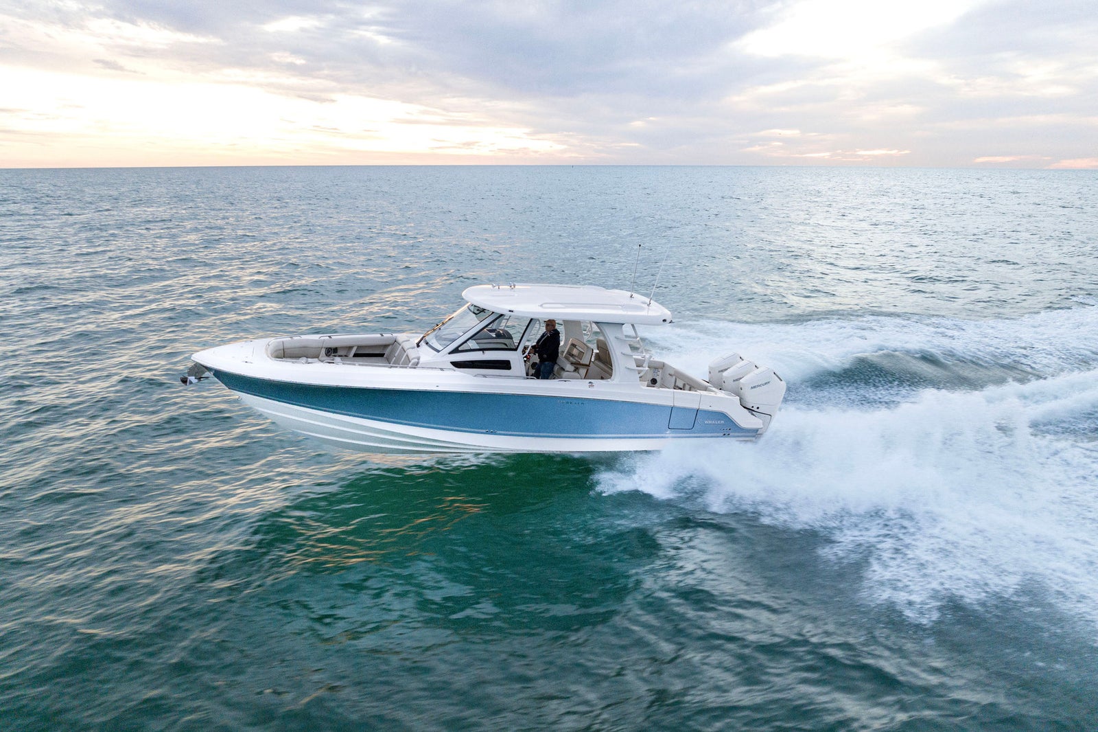 Boston Whaler 350 Realm