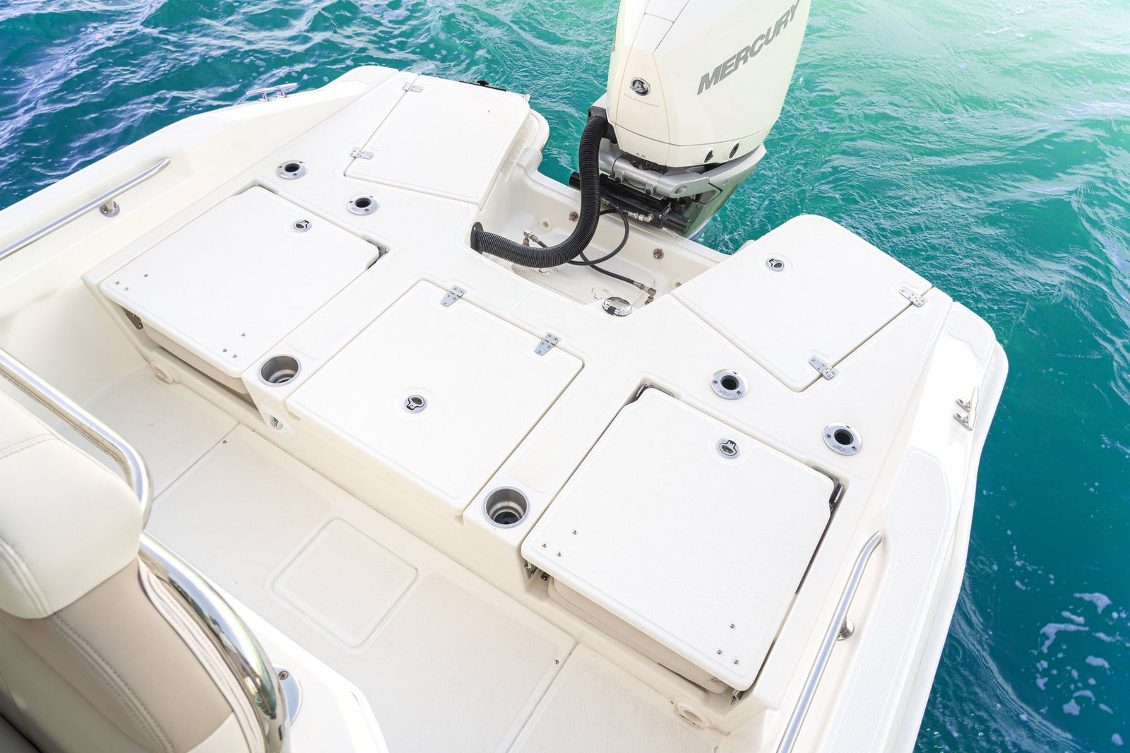 Boston Whaler 250 Dauntless — photo 4