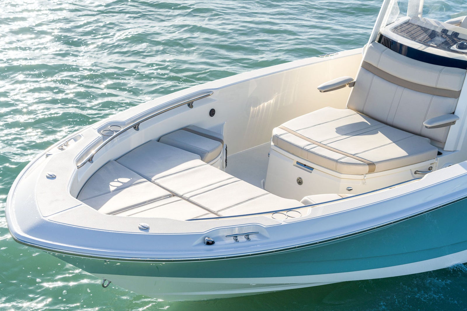 Boston Whaler 250 Dauntless — photo 3