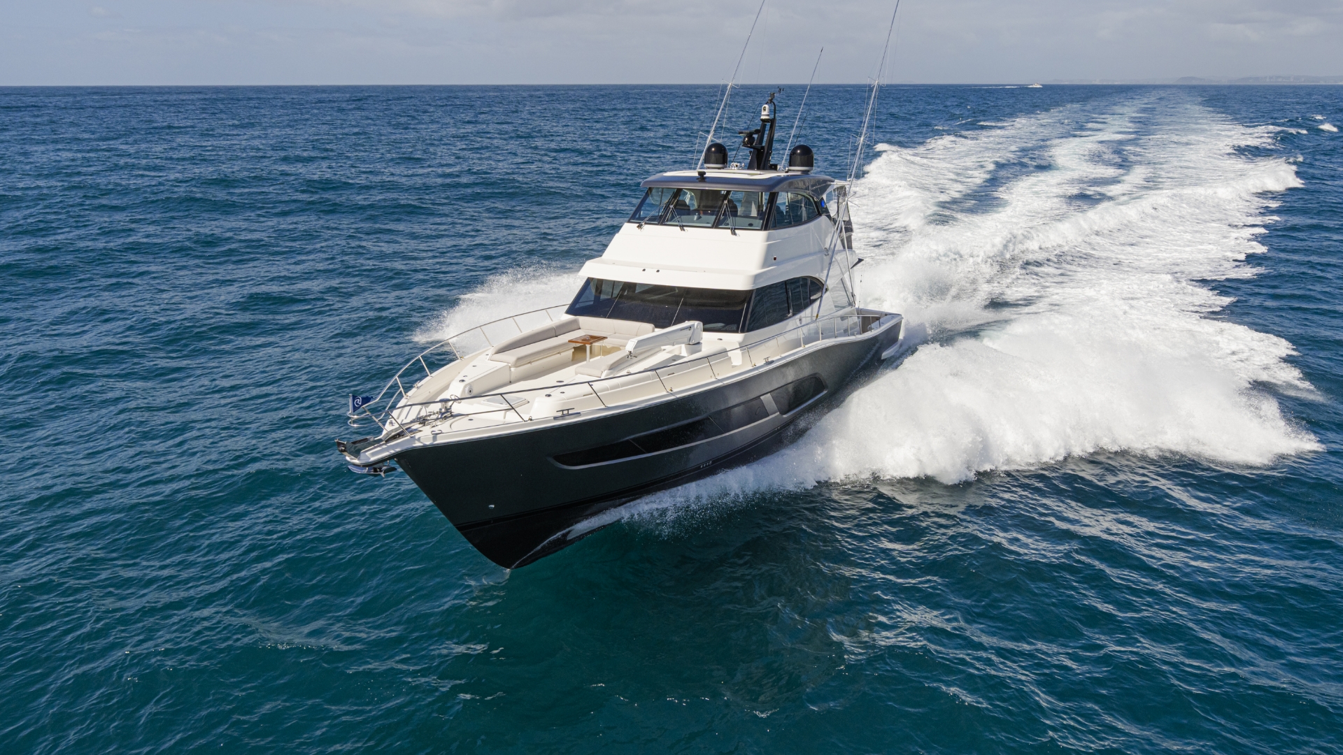 Riviera 68 Sports Motor Yacht Series II — photo 3