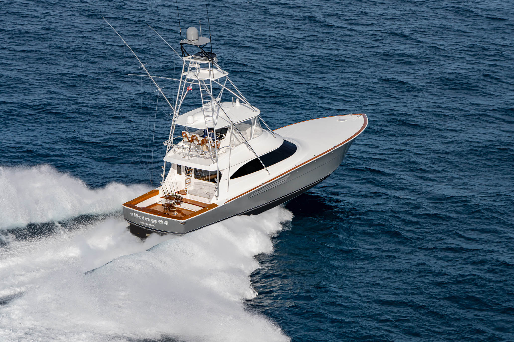 Viking Yachts 64 Convertible — photo 3