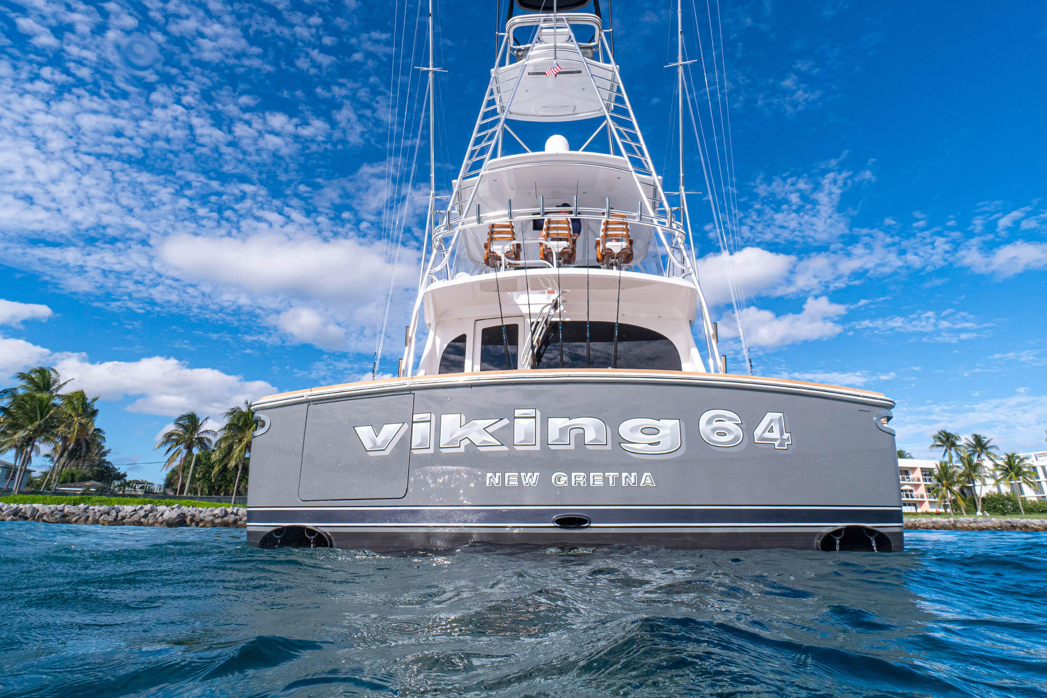 Viking Yachts 64 Convertible — photo 9
